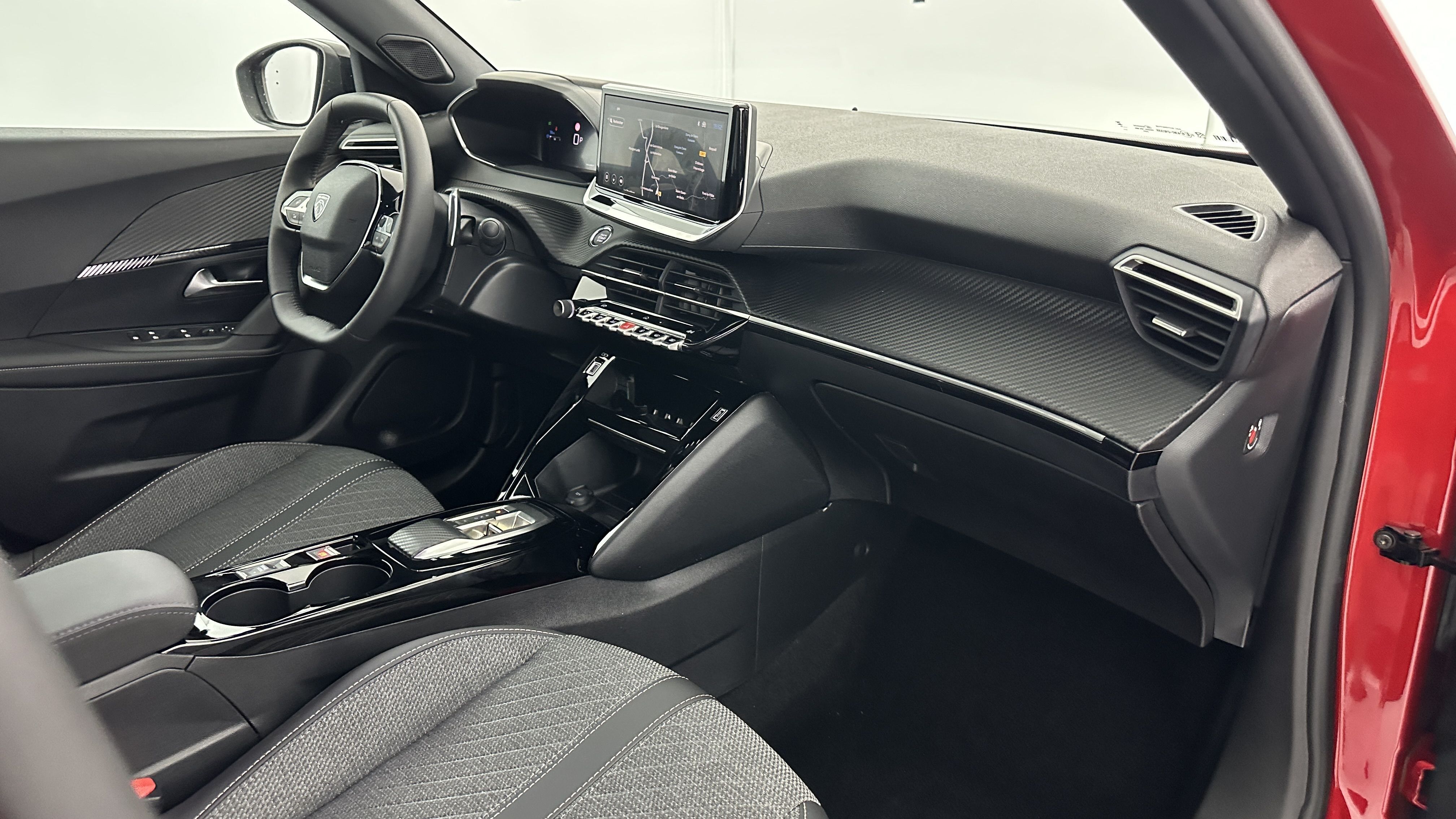 Peugeot 2008 - Image 8