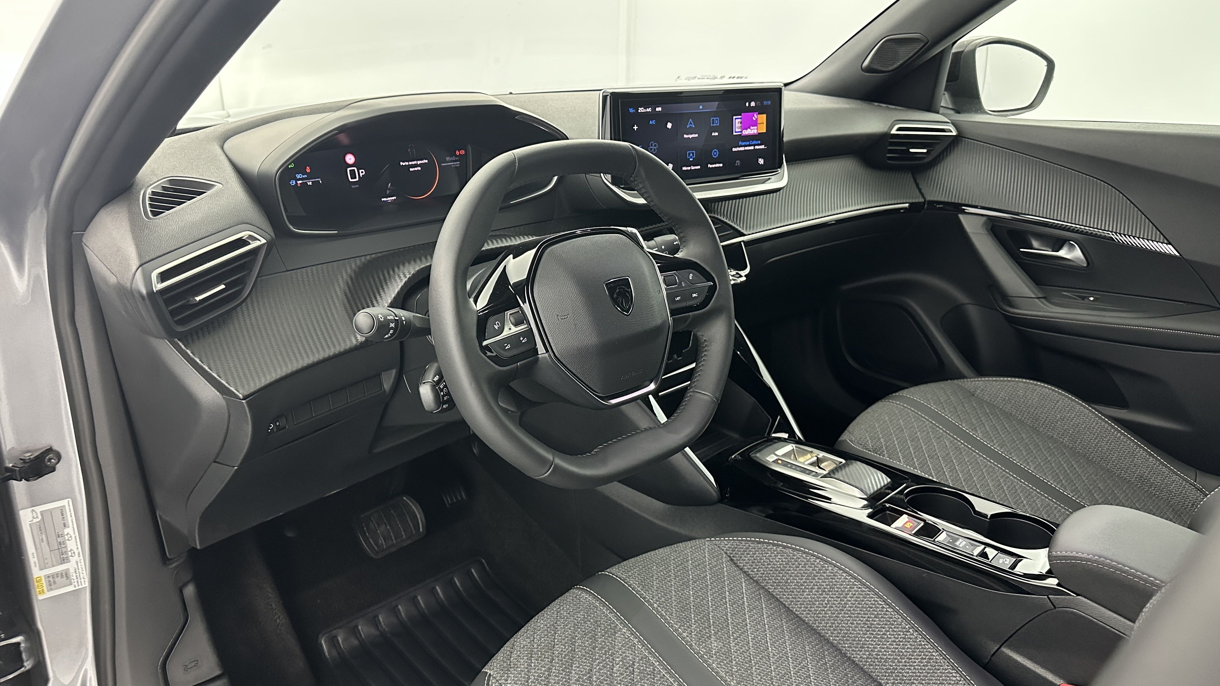 Peugeot 2008 - Image 6