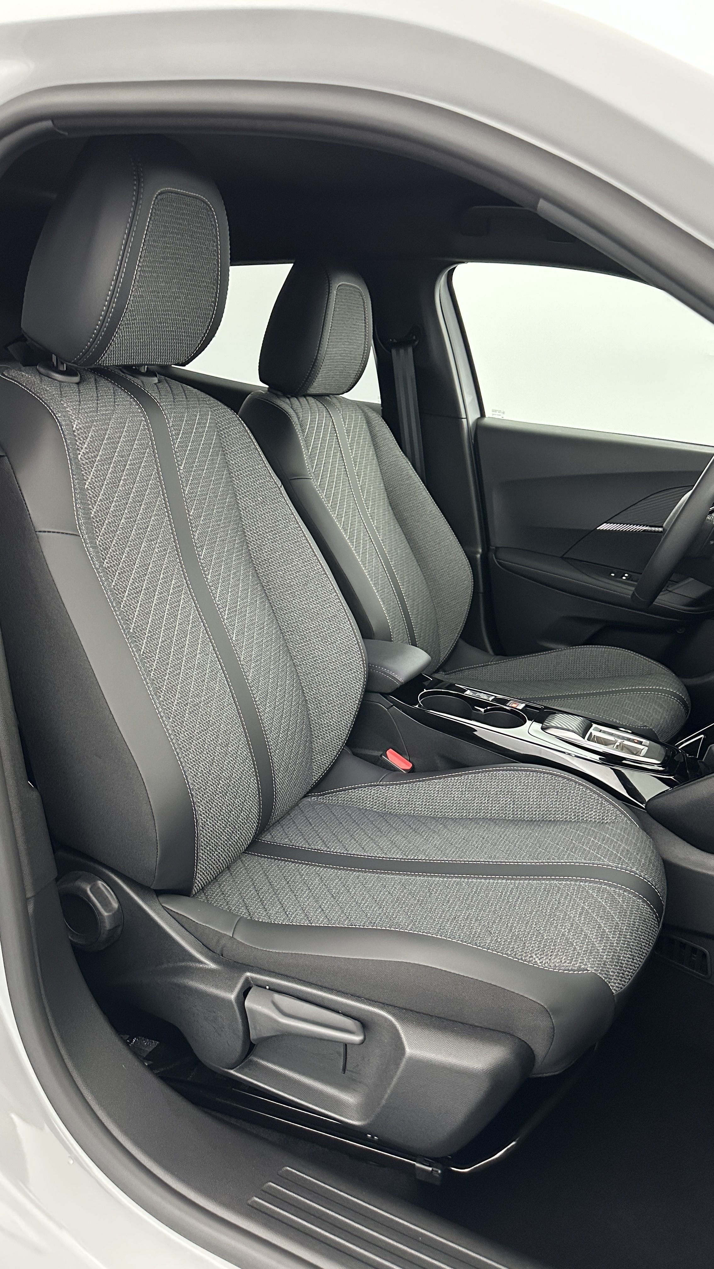 Peugeot 2008 - Image 17