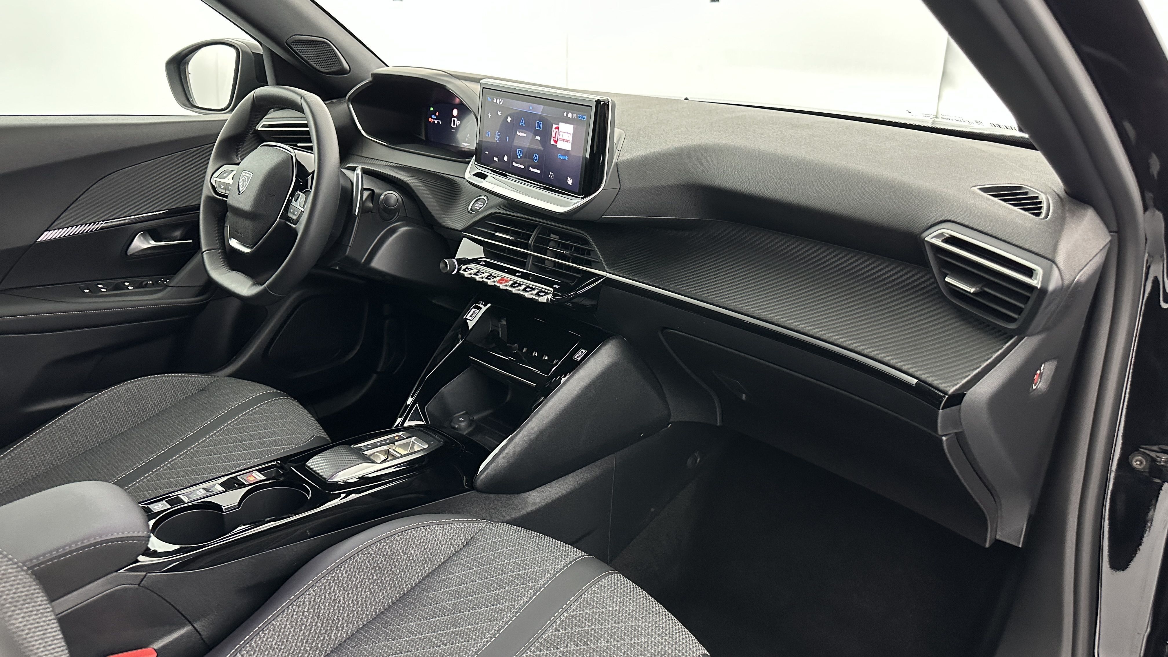 Peugeot 2008 - Image 8