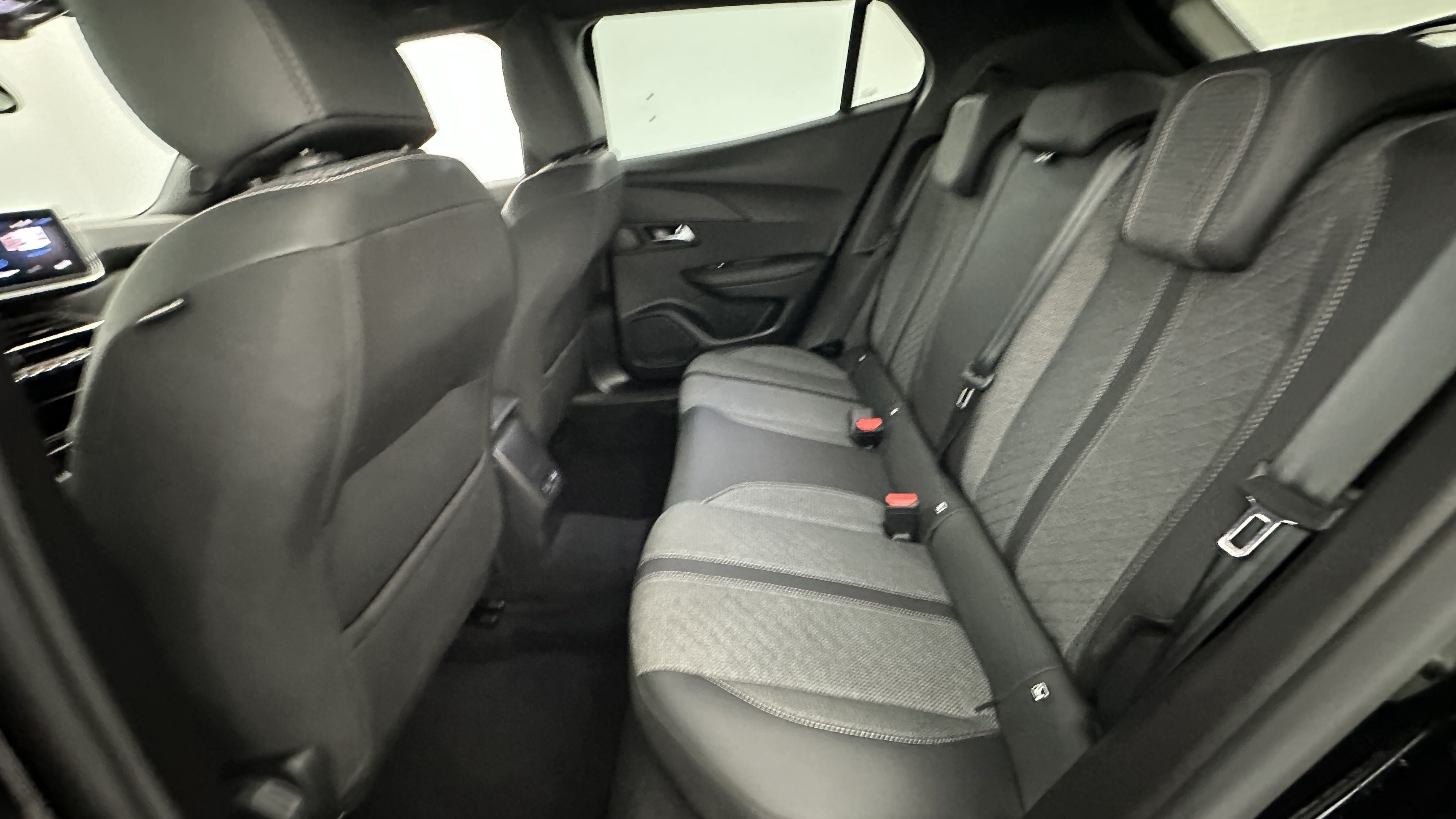 Peugeot 2008 - Image 9