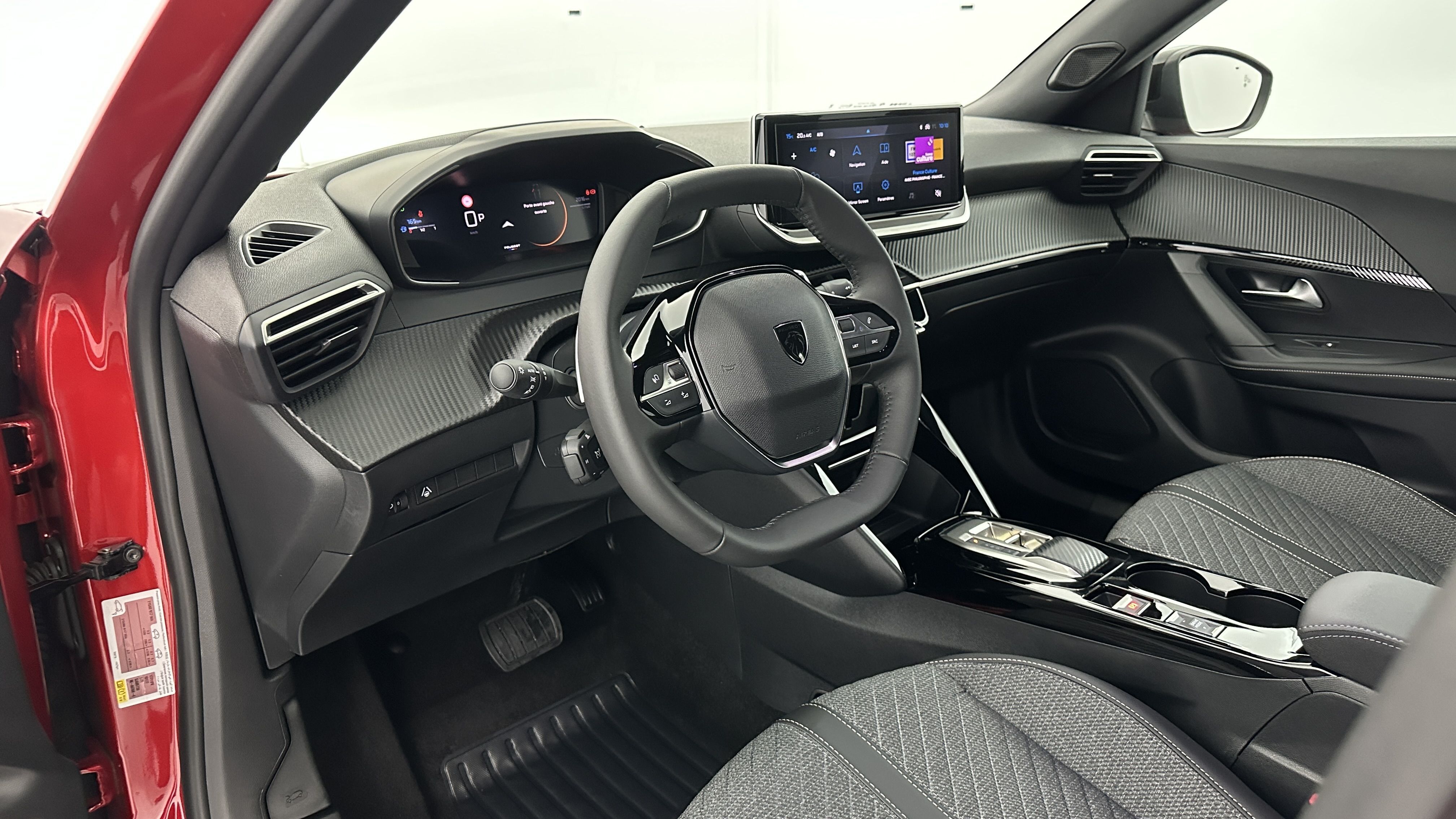 Peugeot 2008 - Image 6