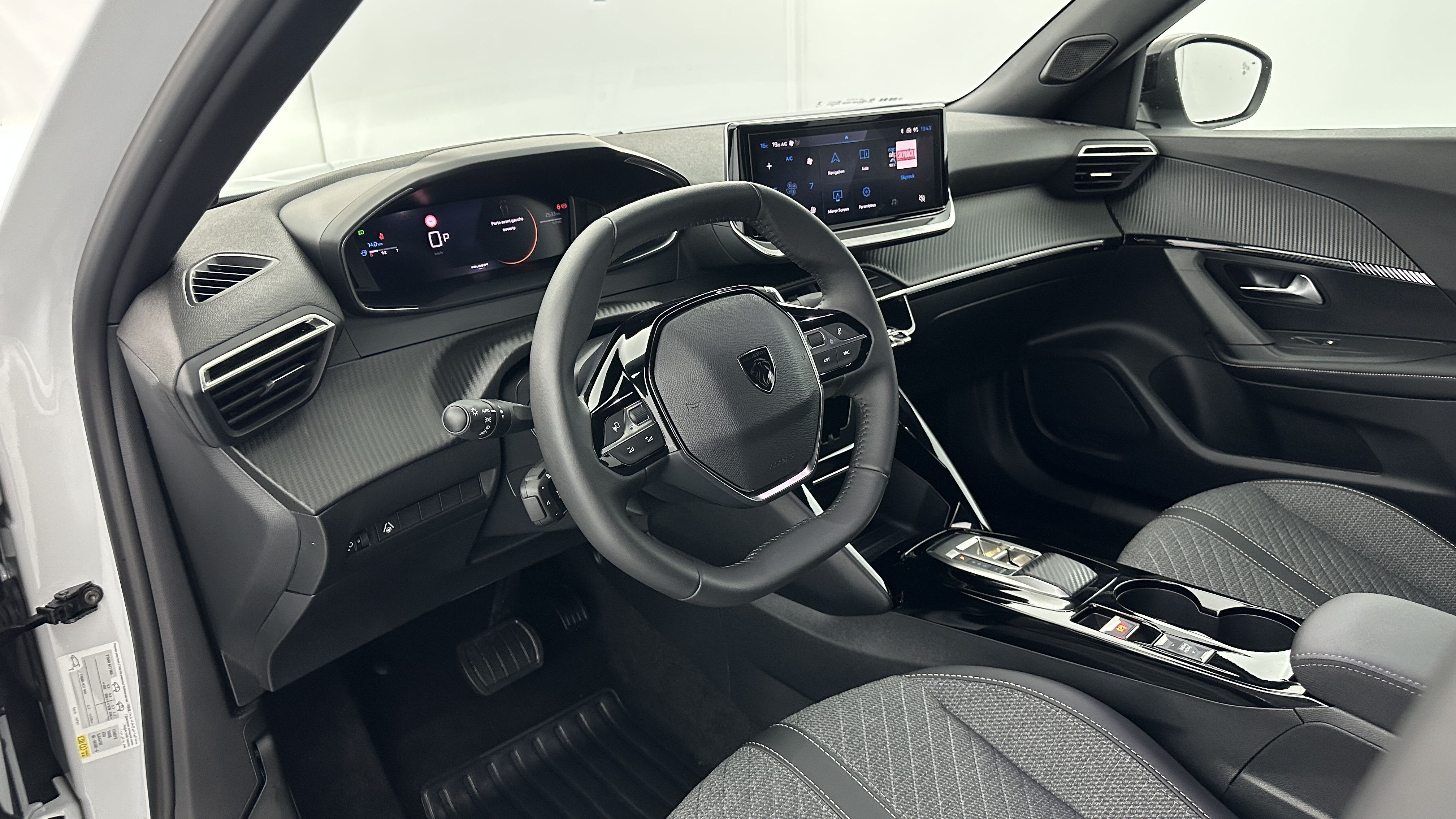 Peugeot 2008 - Image 6