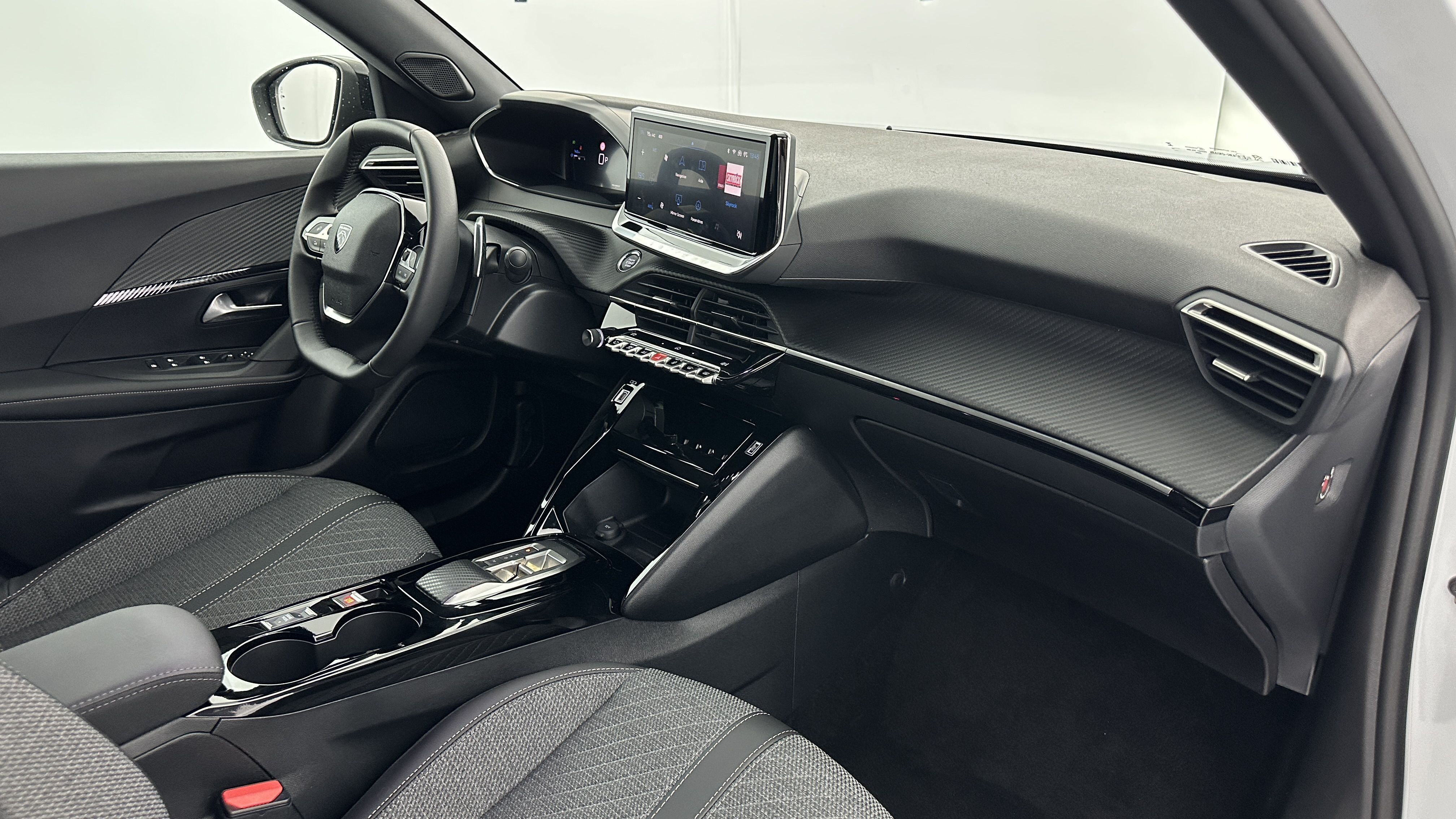 Peugeot 2008 - Image 8