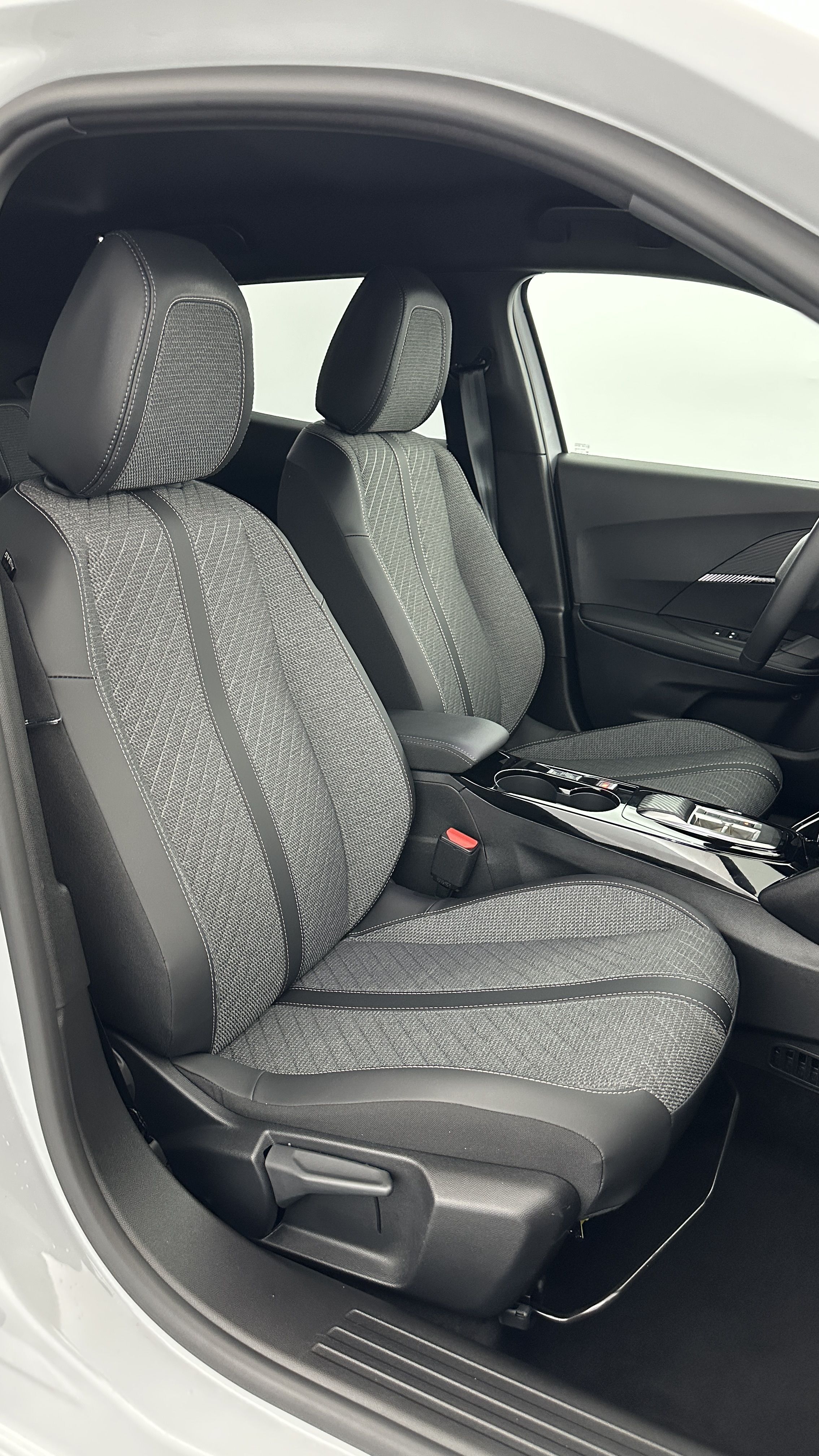 Peugeot 2008 - Image 18