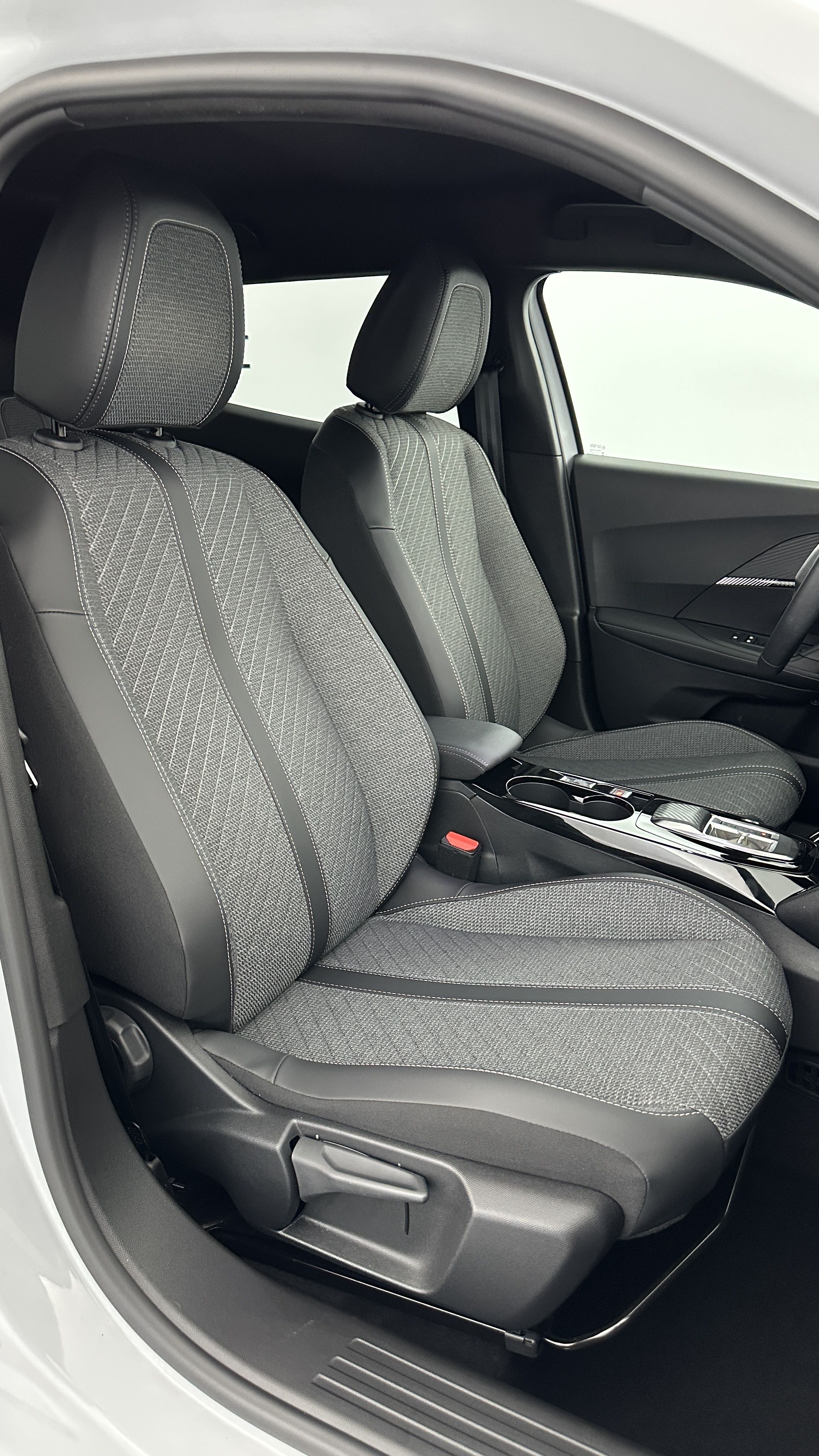 Peugeot 2008 - Image 18