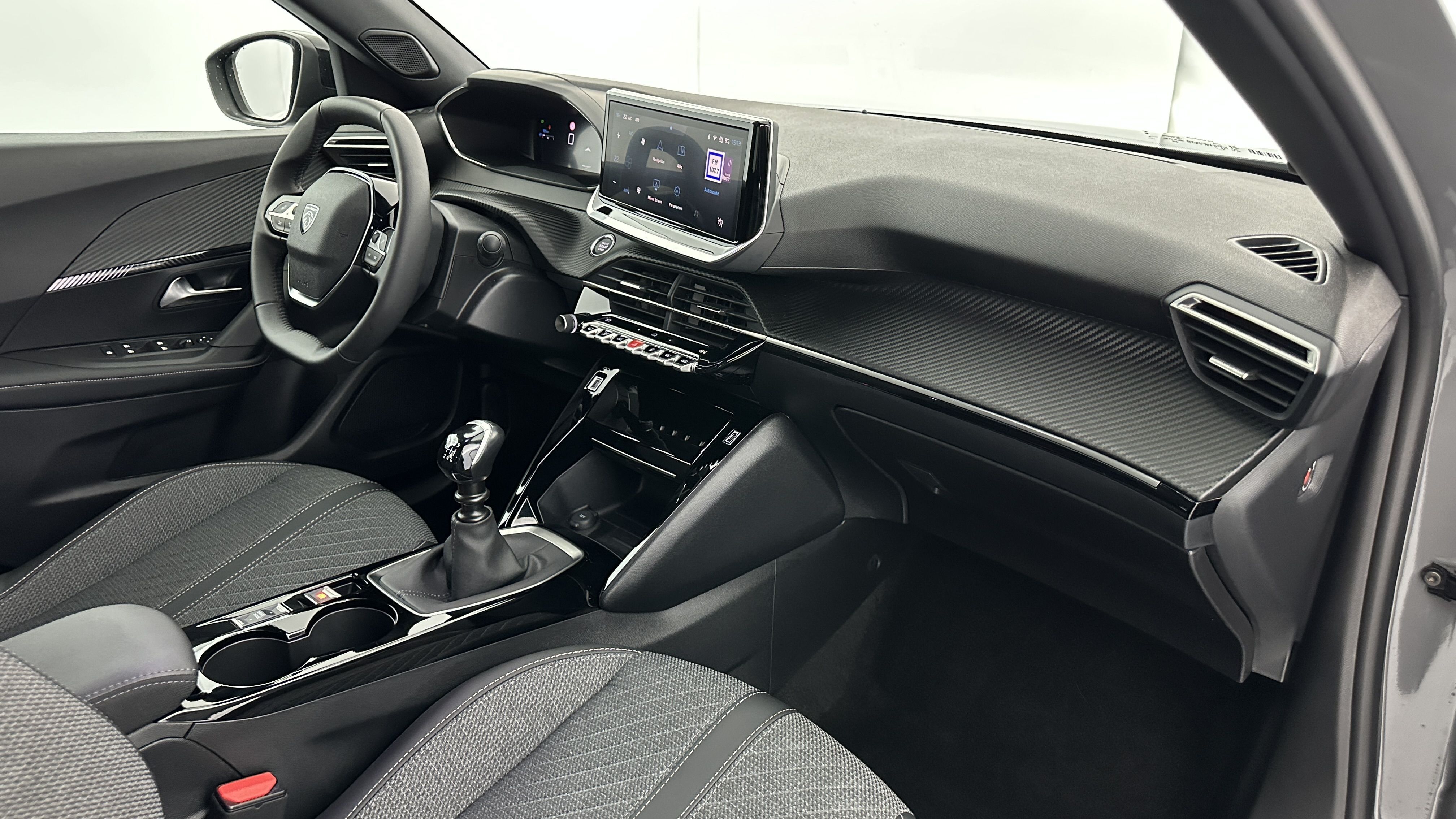 Peugeot 2008 - Image 8