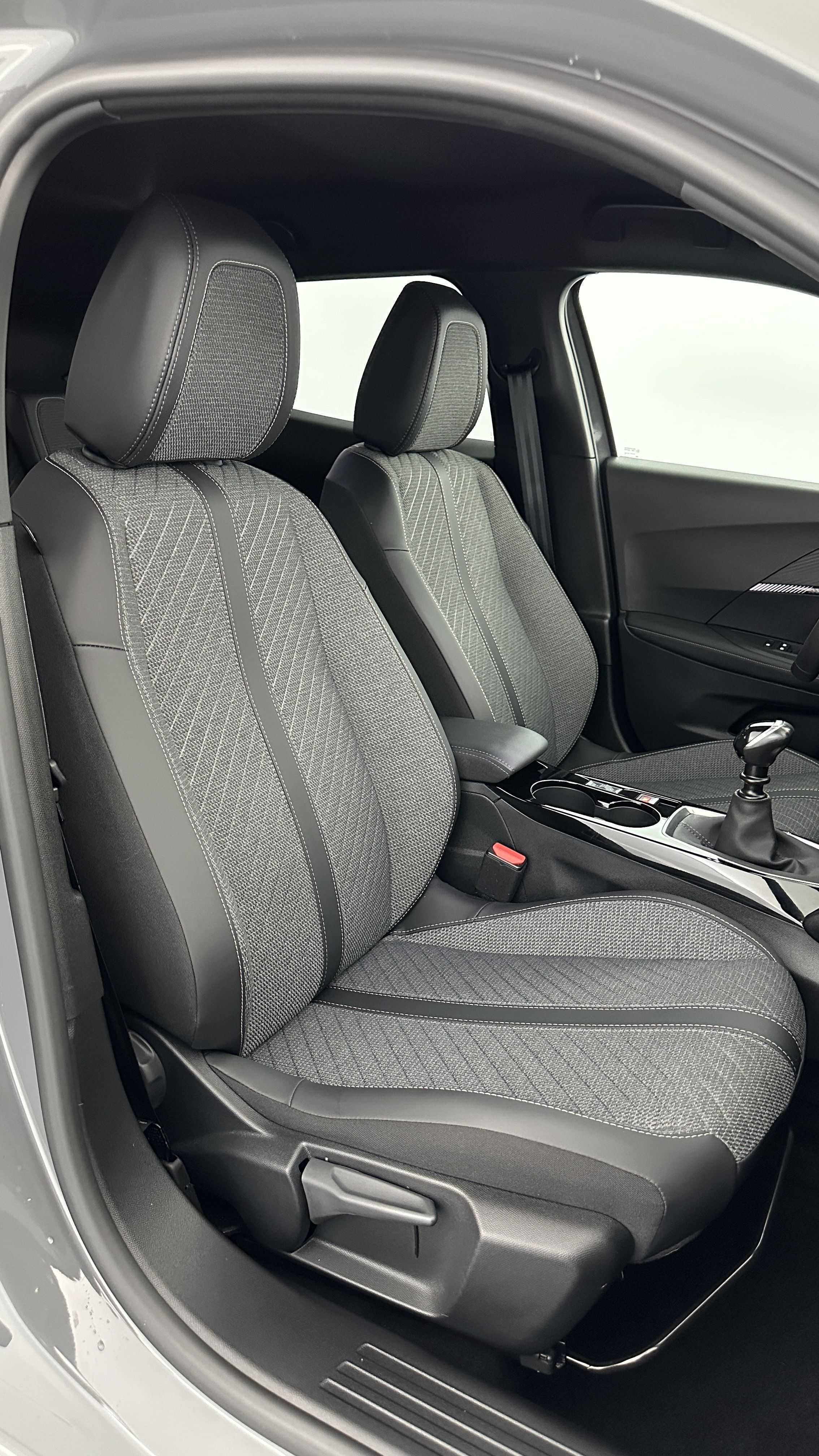 Peugeot 2008 - Image 18