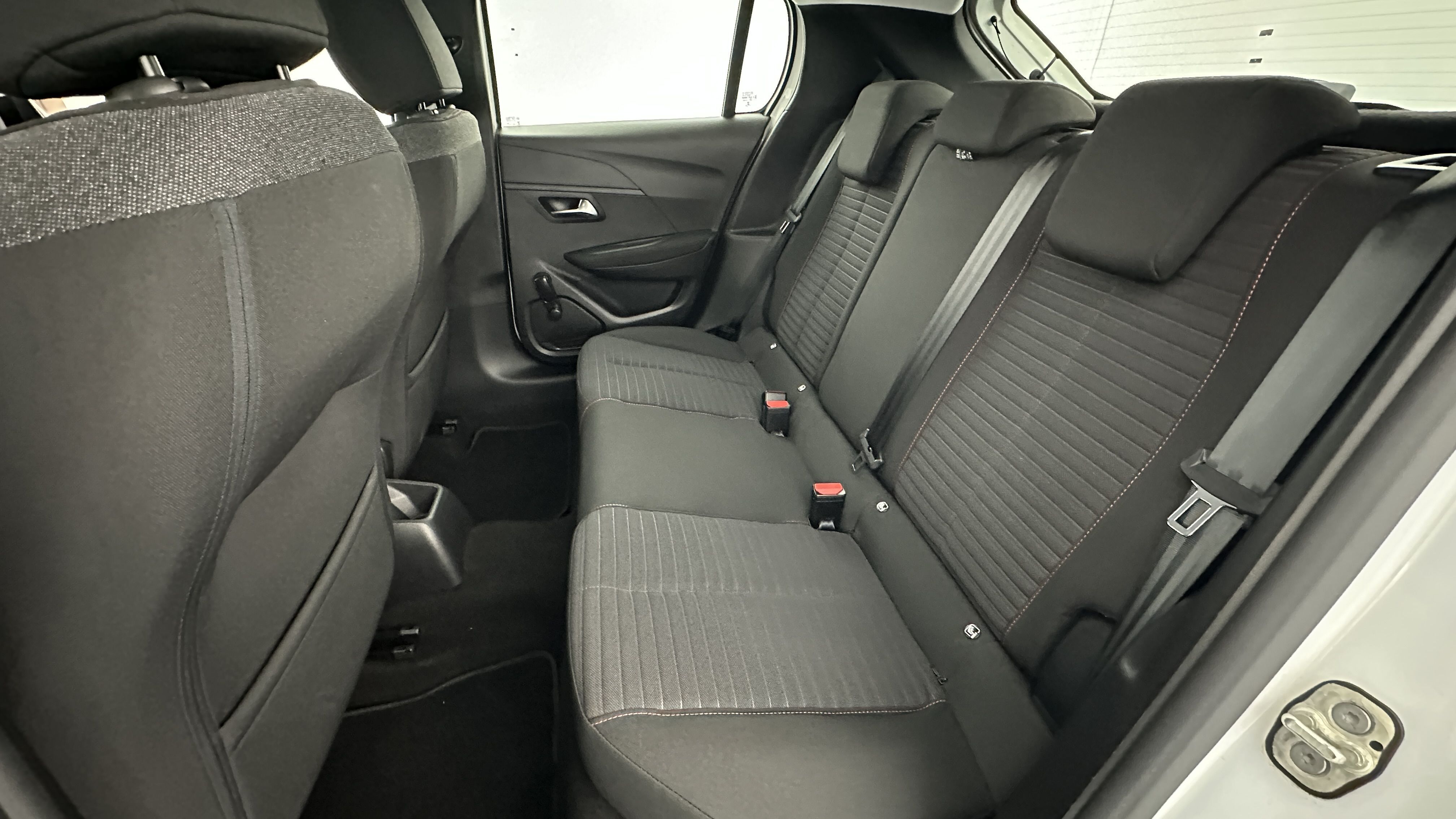 Peugeot 208 - Image 9