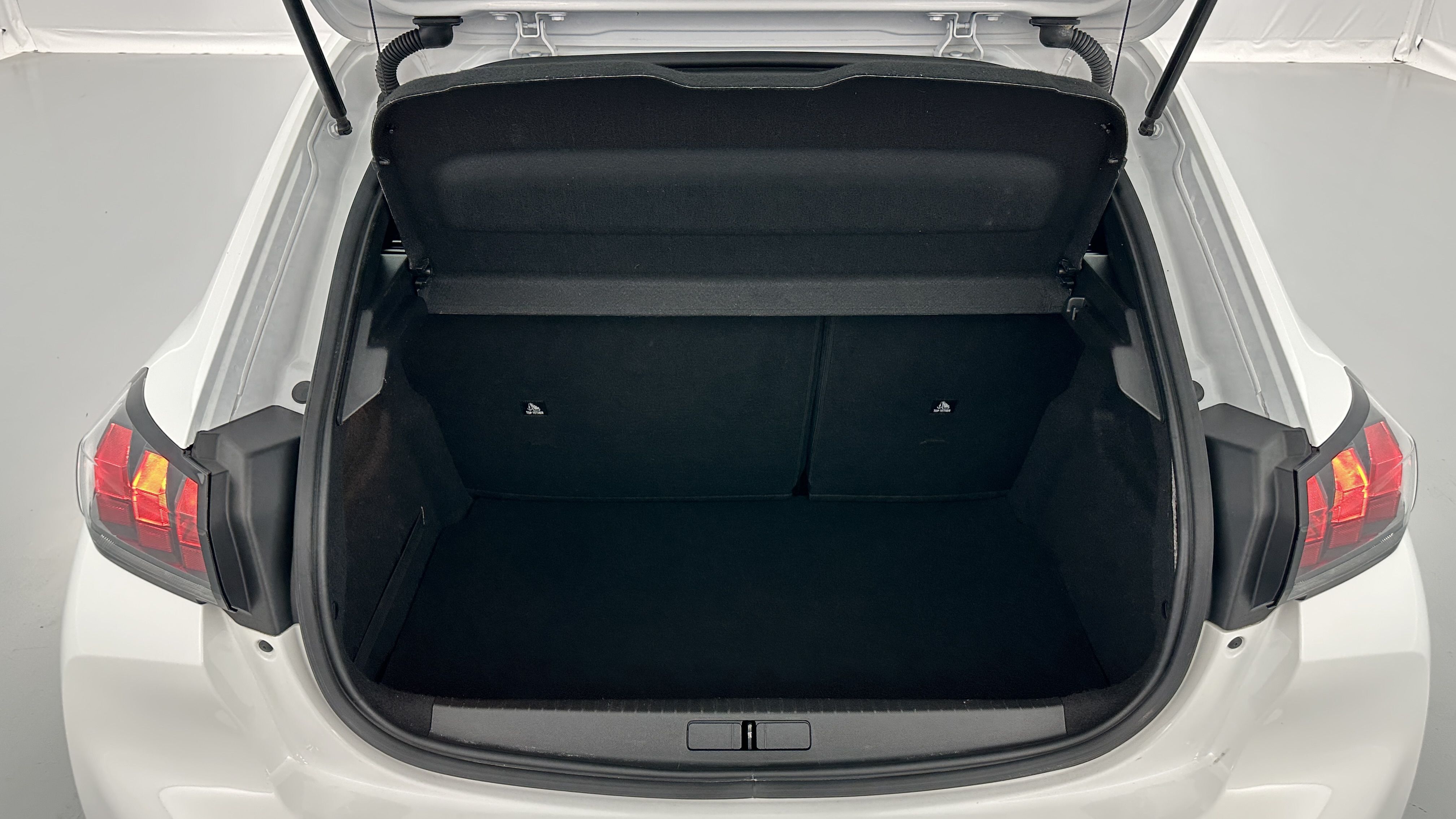 Peugeot 208 - Image 10