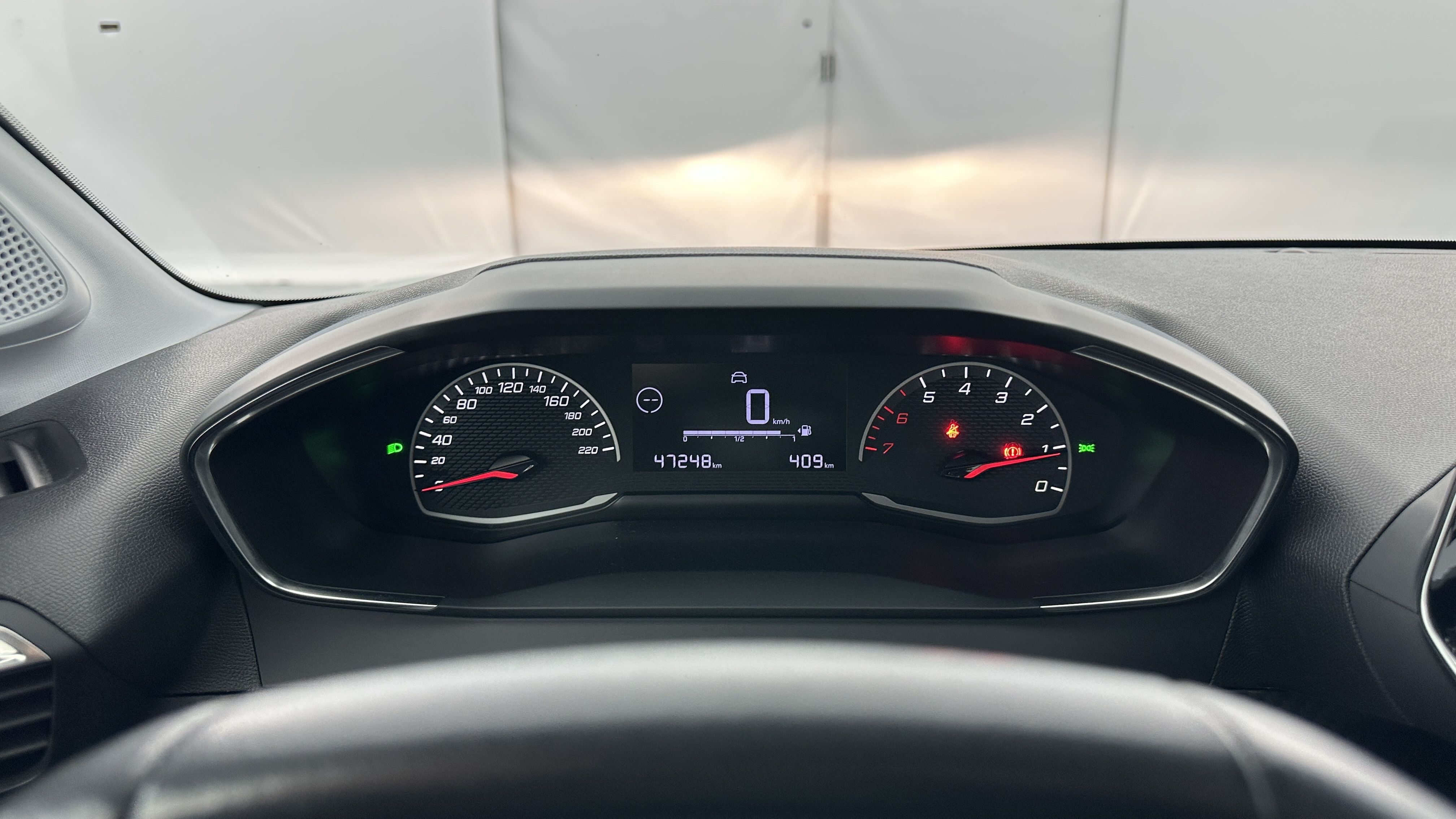 Peugeot 208 - Image 13