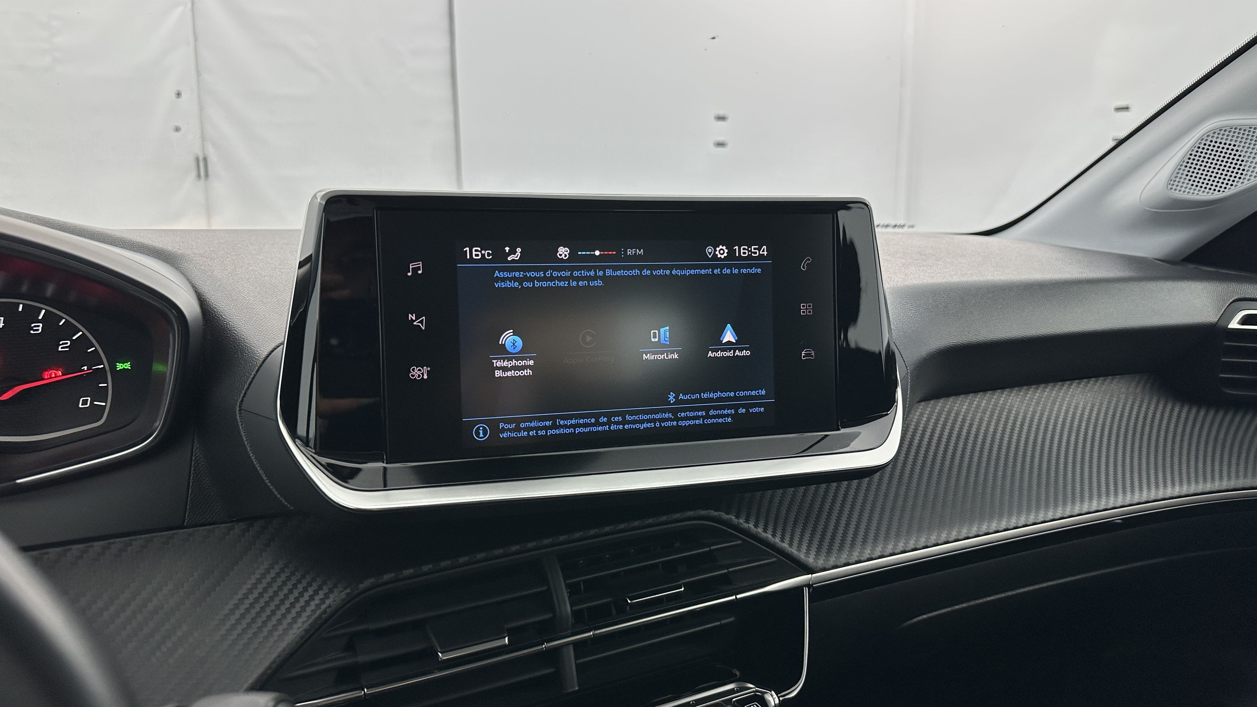 Peugeot 208 - Image 16