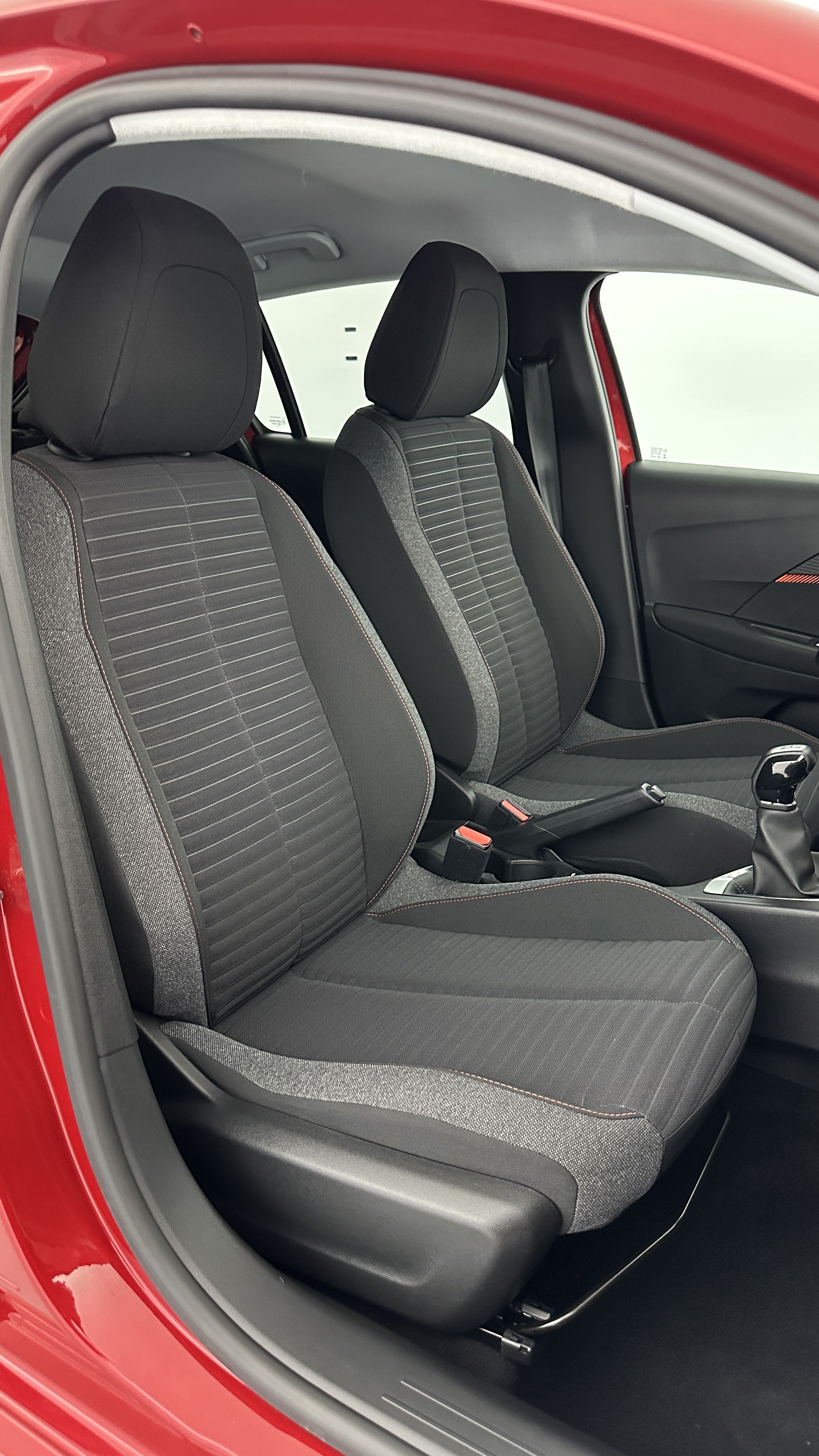 Peugeot 208 - Image 16