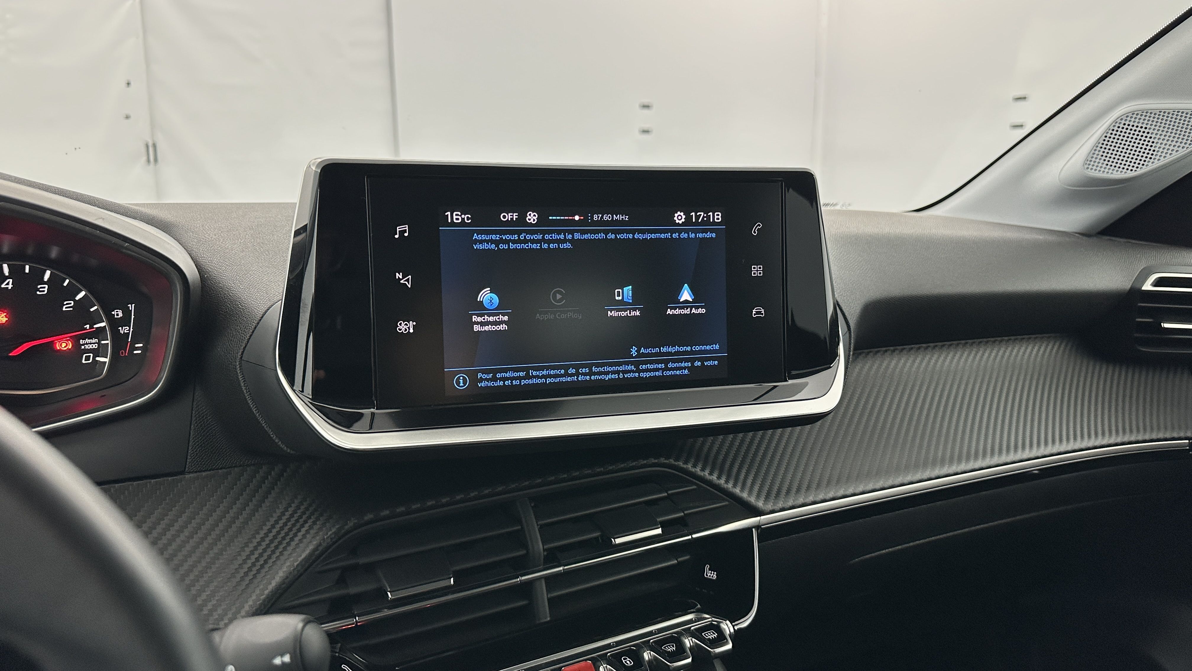 Peugeot 208 - Image 17