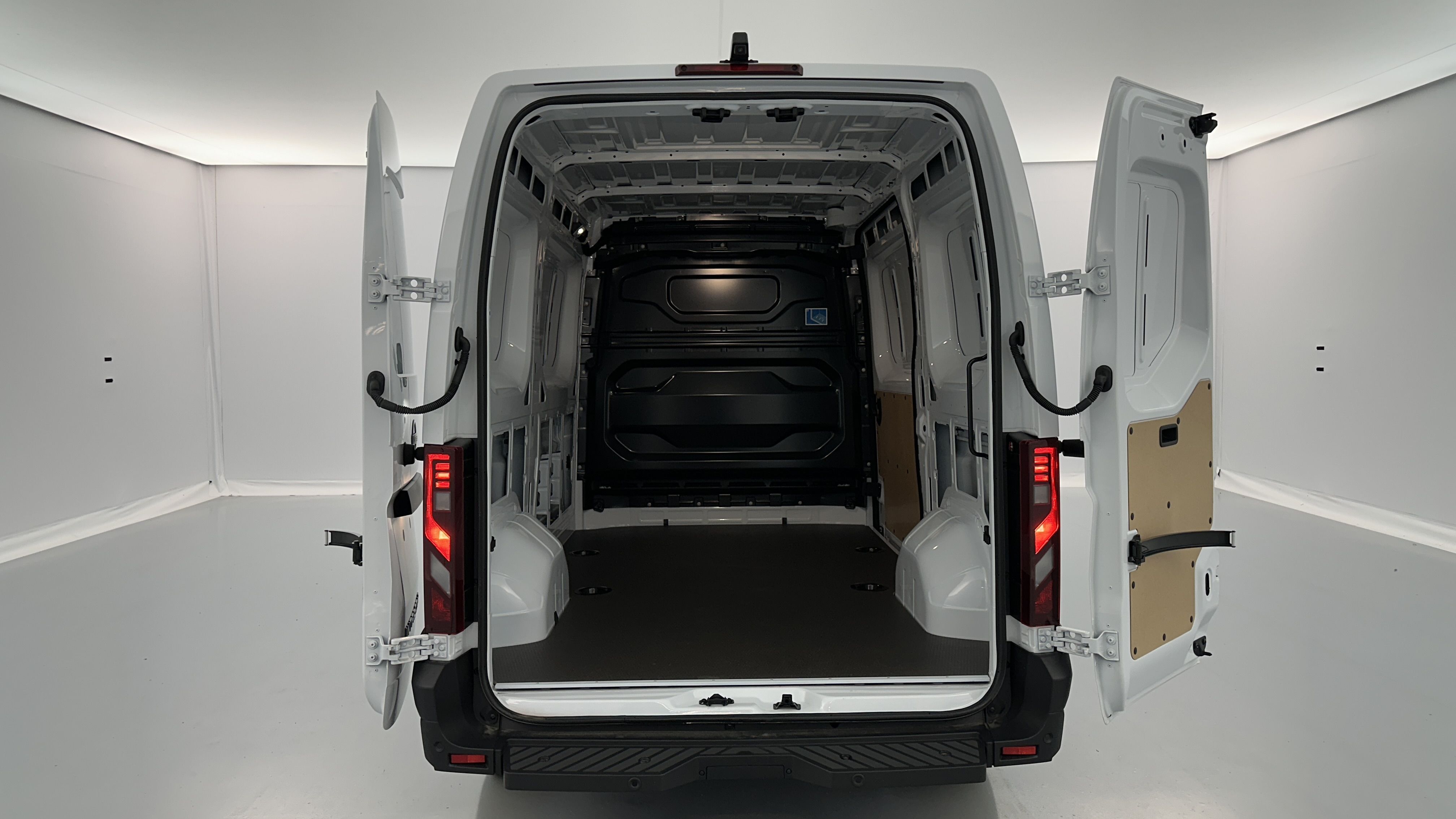 Nissan Interstar Fourgon - Image 9