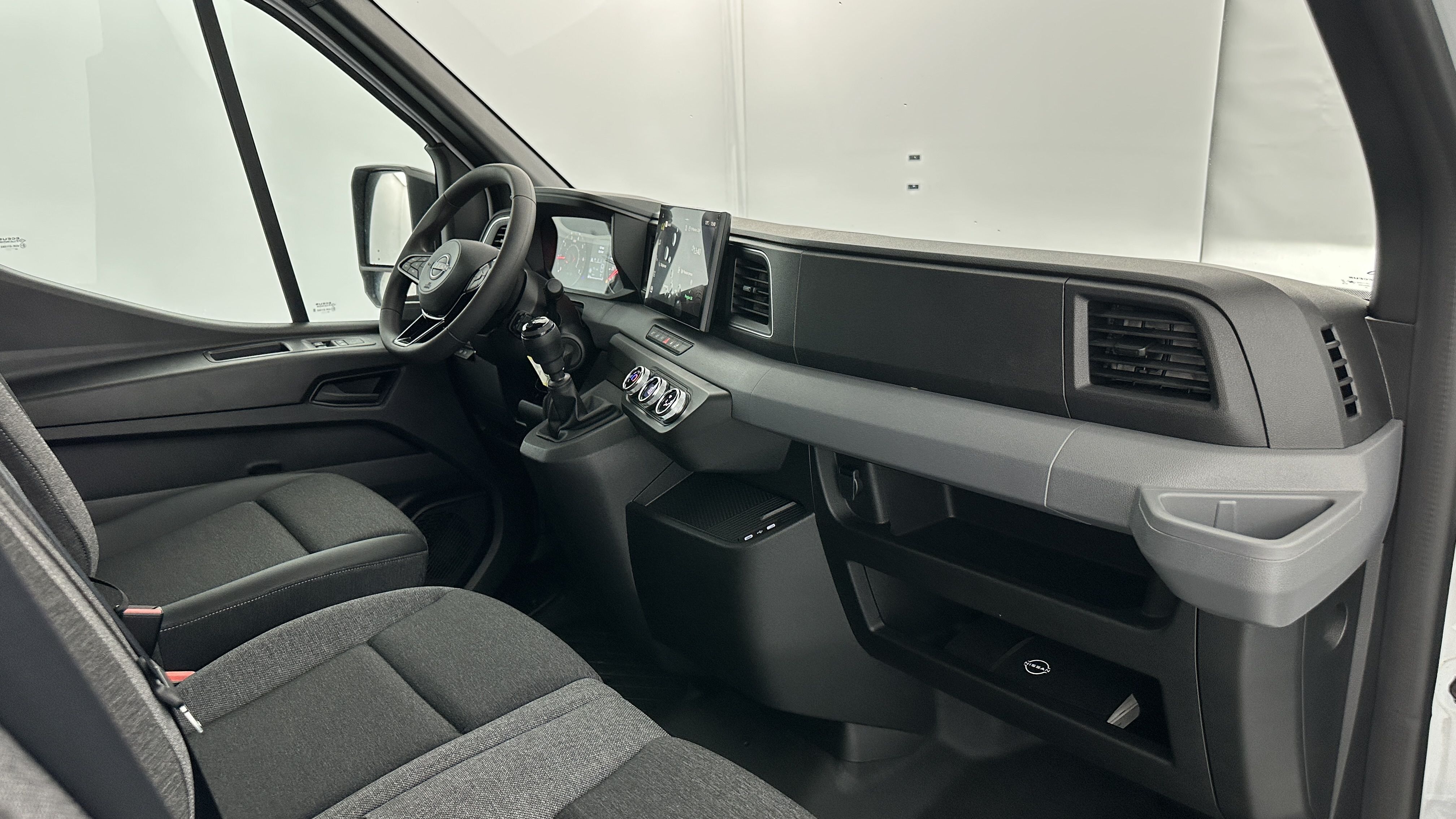 Nissan Interstar Fourgon - Image 7