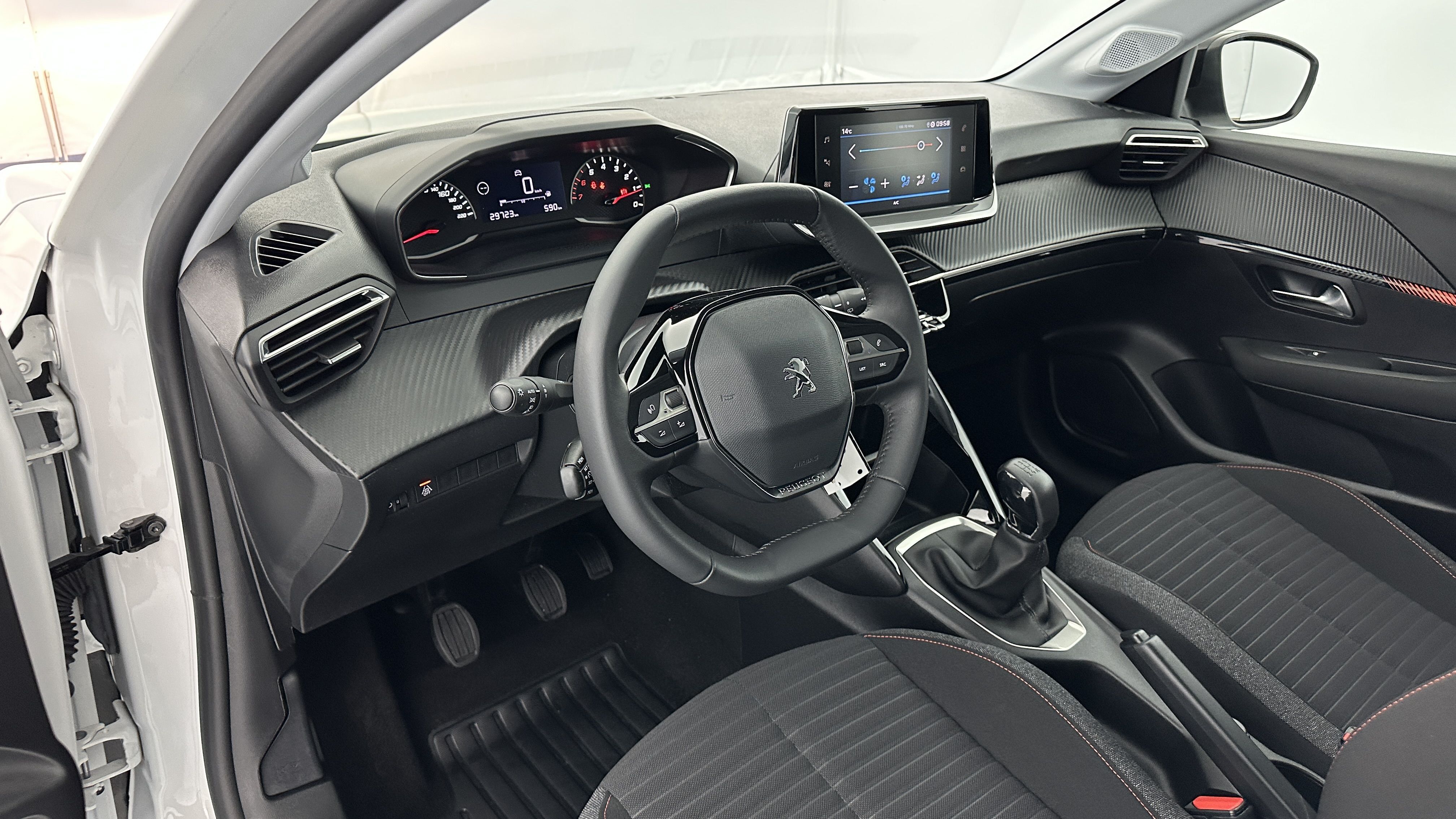 Peugeot 208 - Image 6