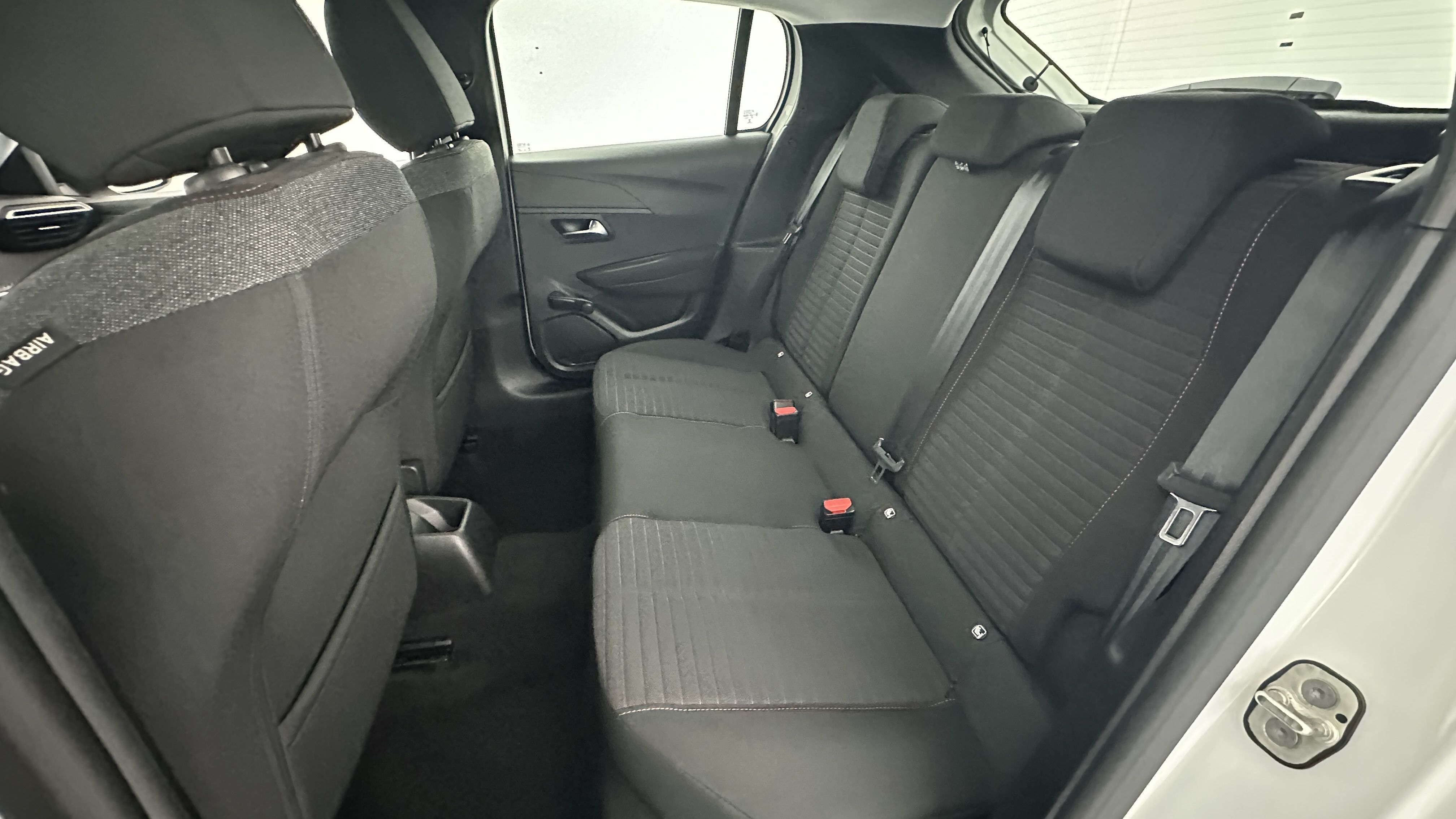 Peugeot 208 - Image 9