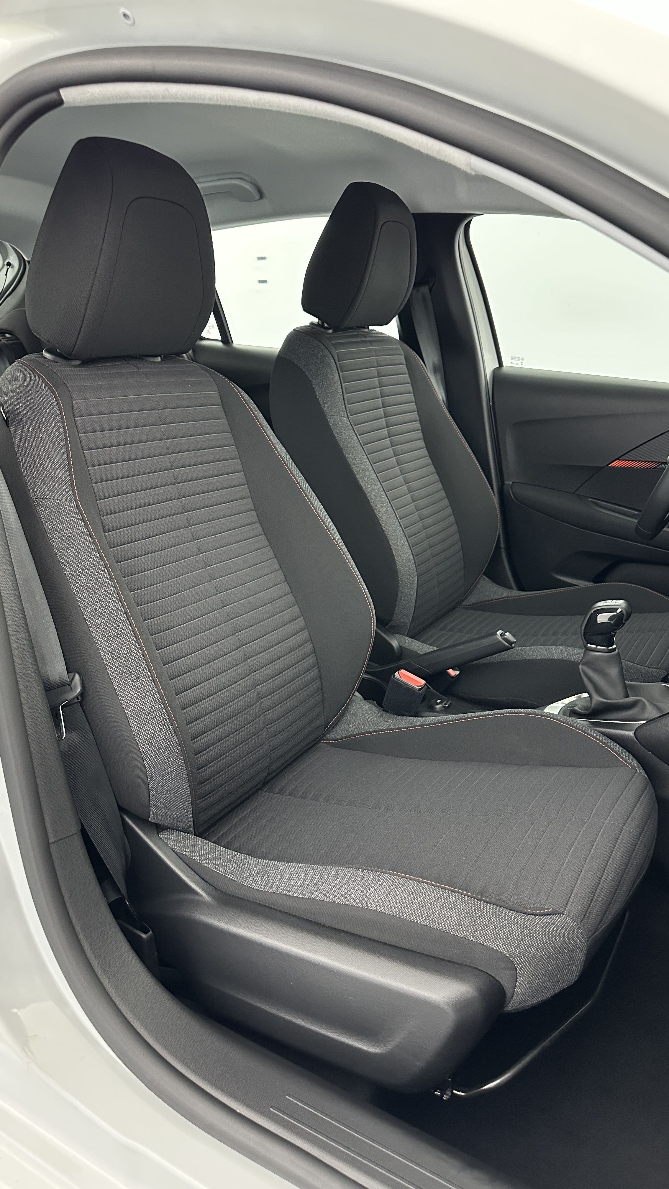 Peugeot 208 - Image 16