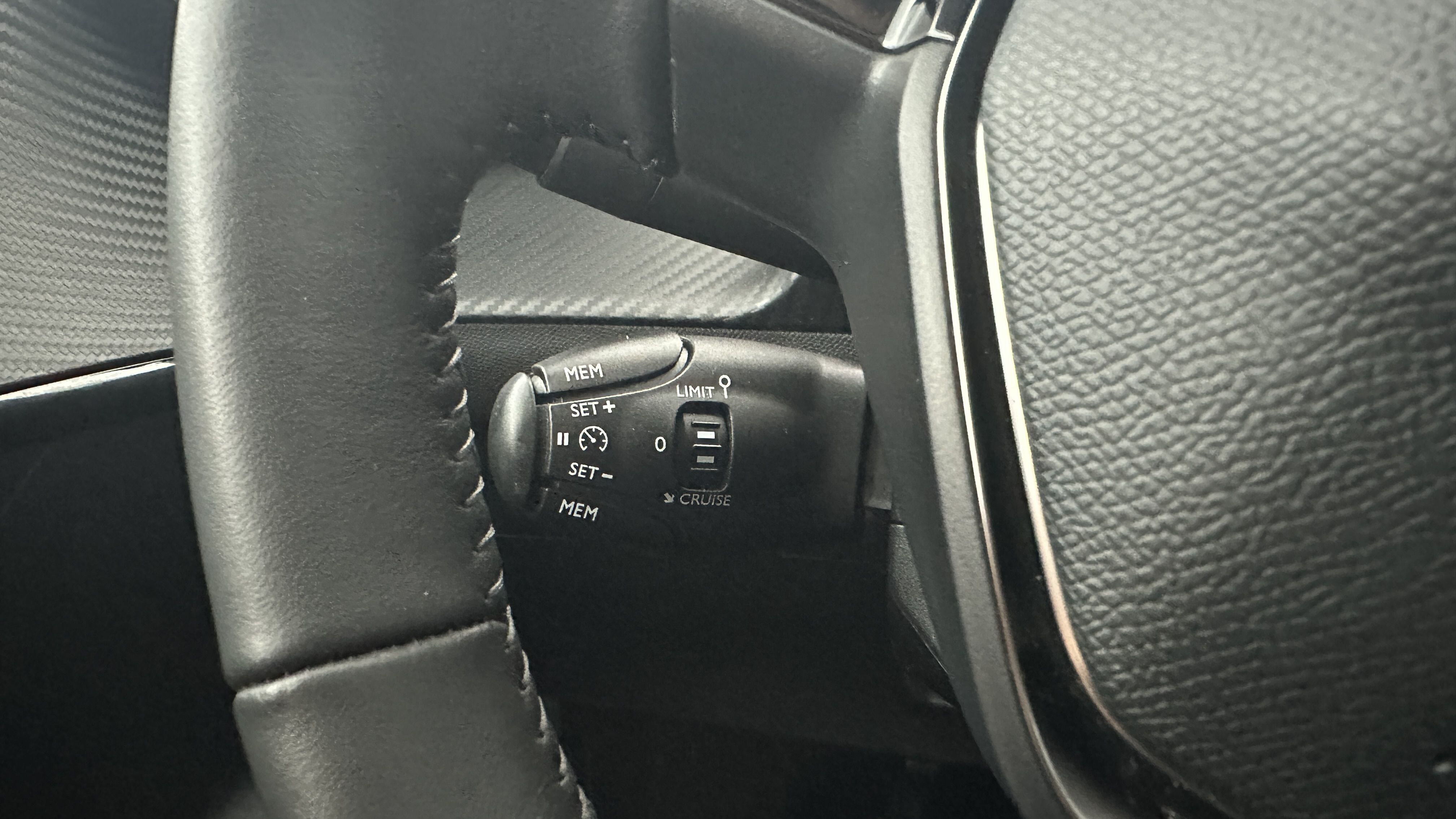 Peugeot 208 - Image 18