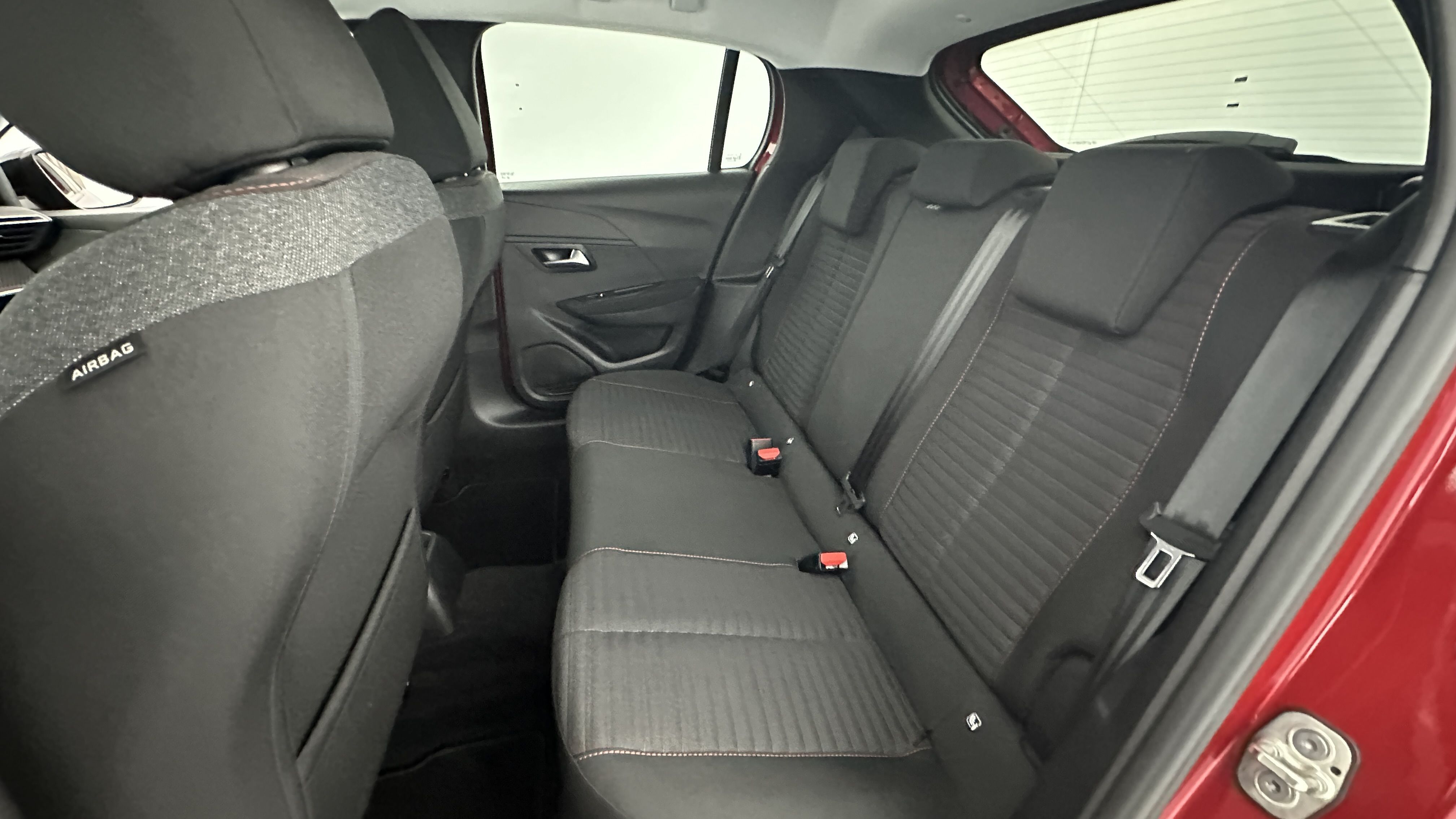 Peugeot 208 - Image 9