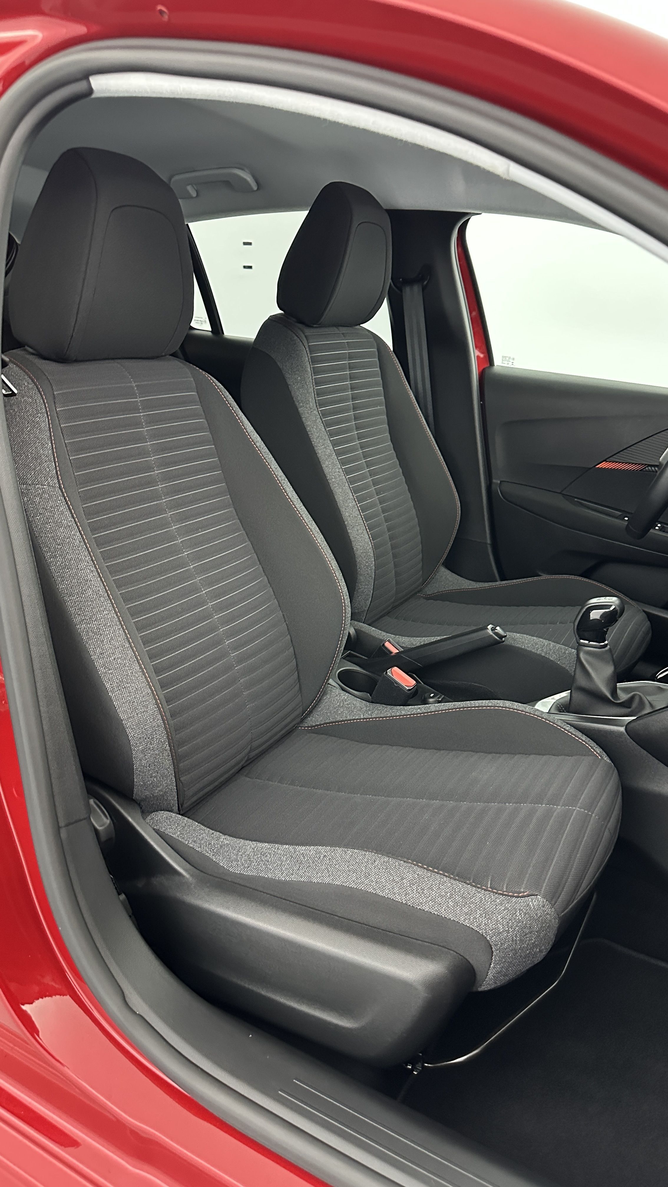 Peugeot 208 - Image 16