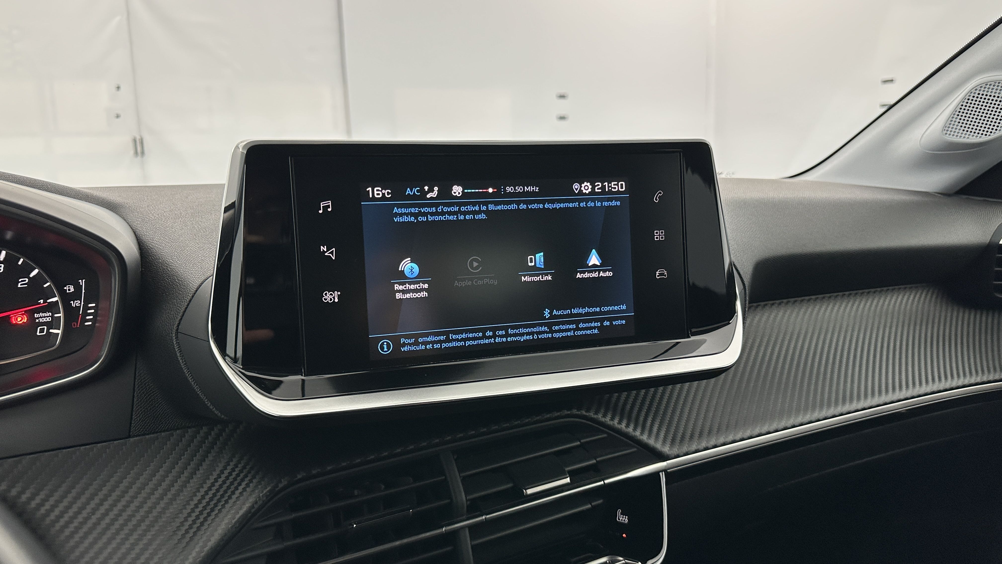 Peugeot 208 - Image 17