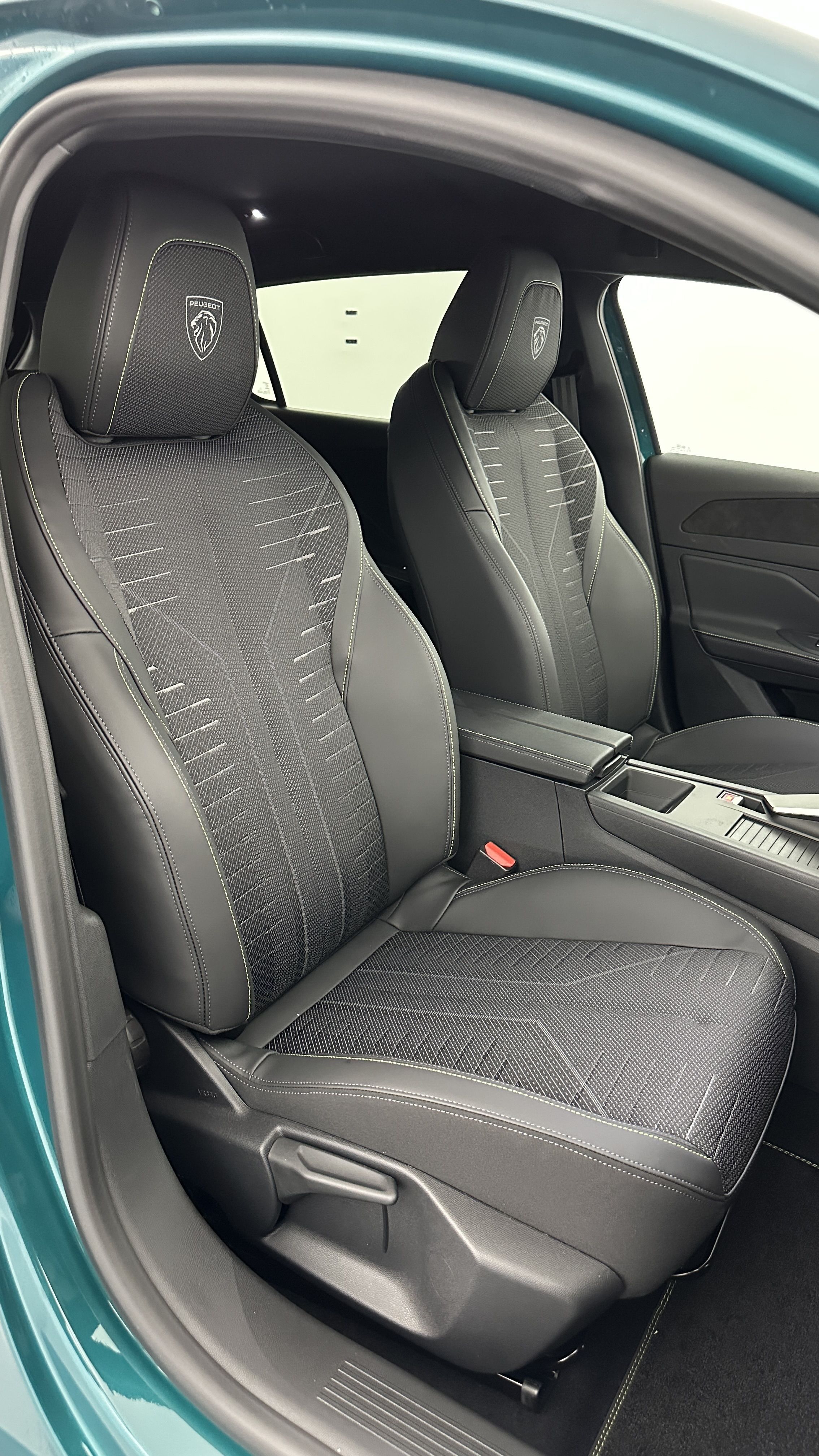 Peugeot 308 - Image 18