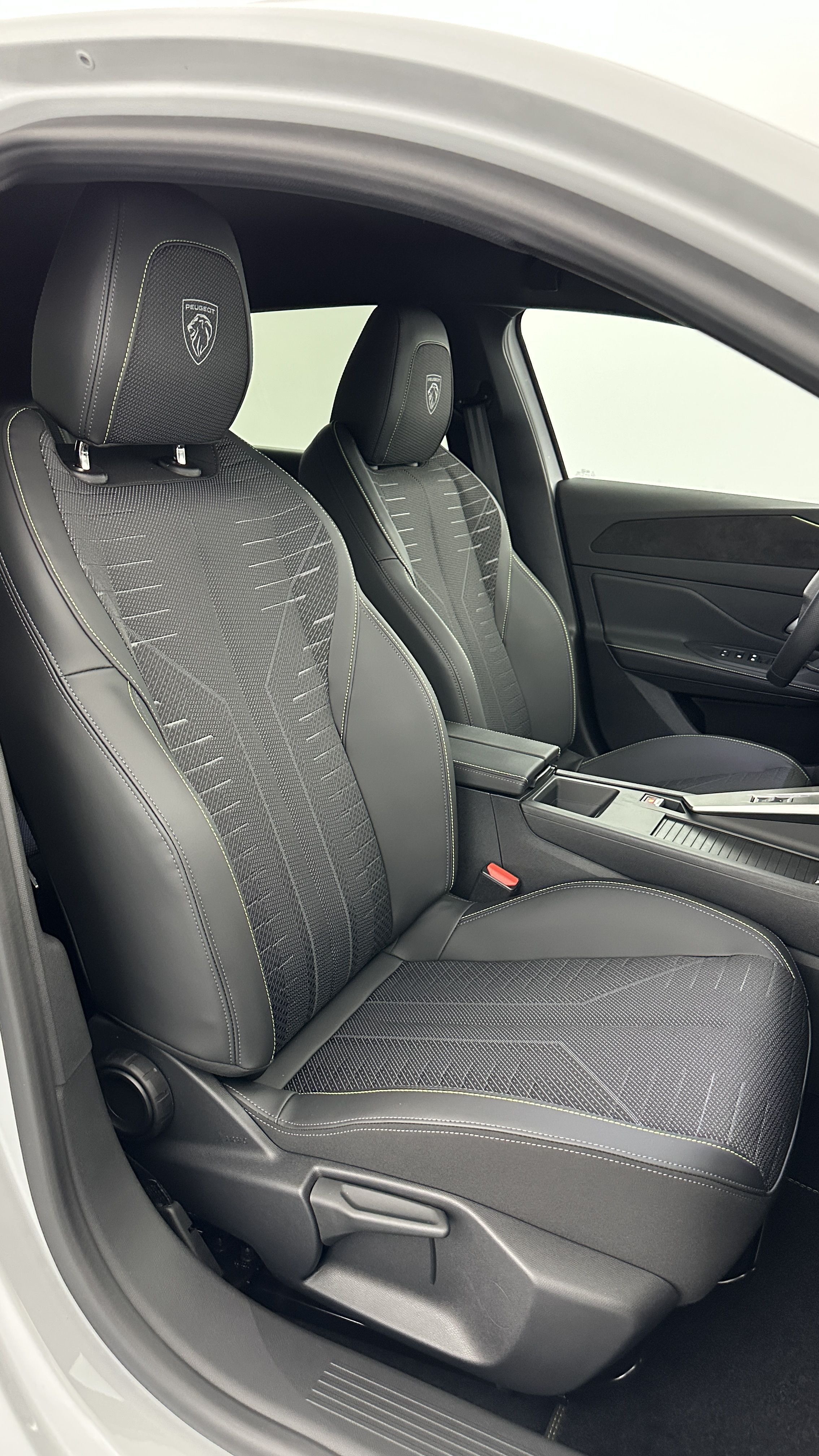 Peugeot 308 - Image 18