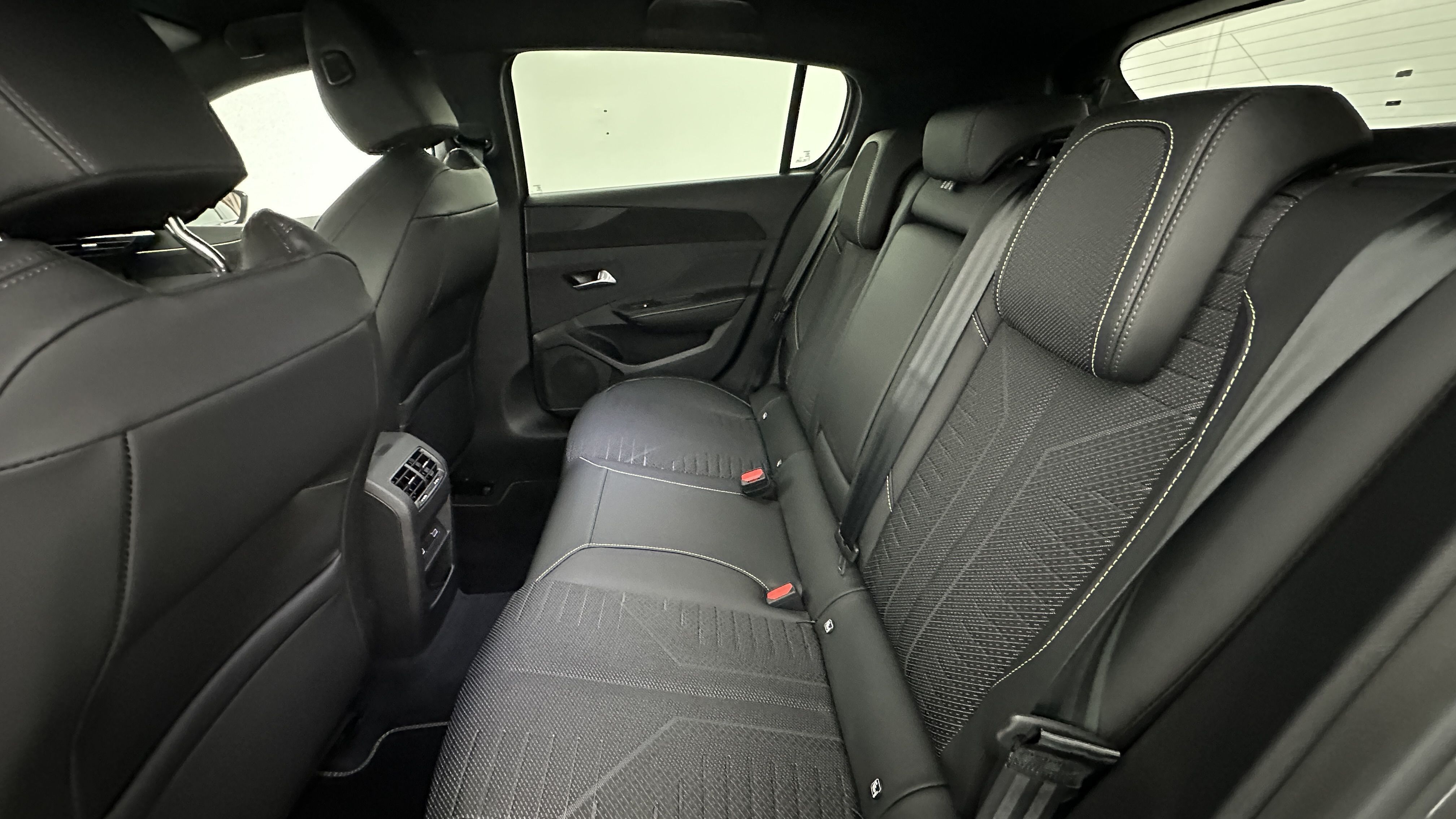 Peugeot 308 - Image 9