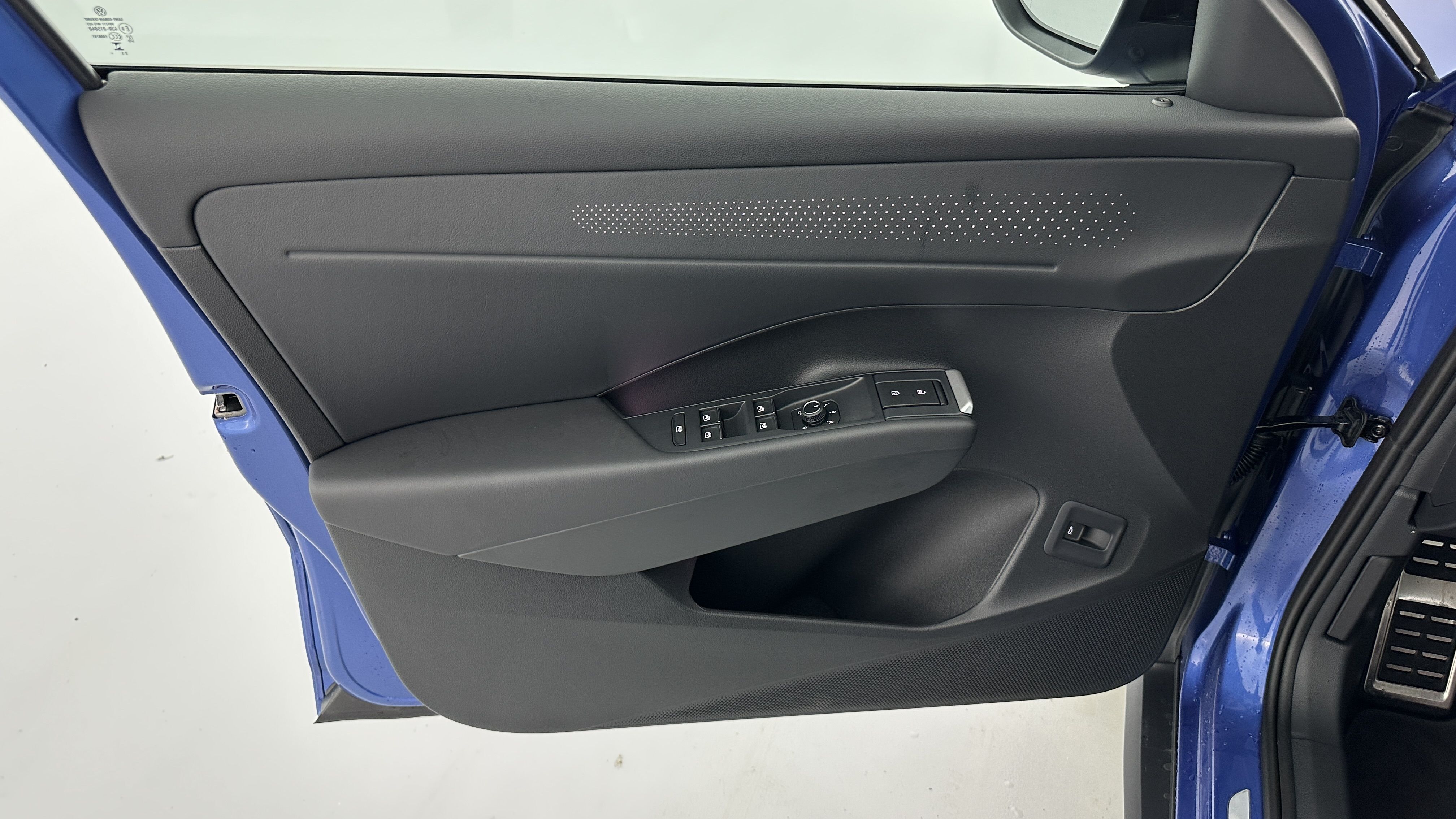 Volkswagen T-Roc - Image 13