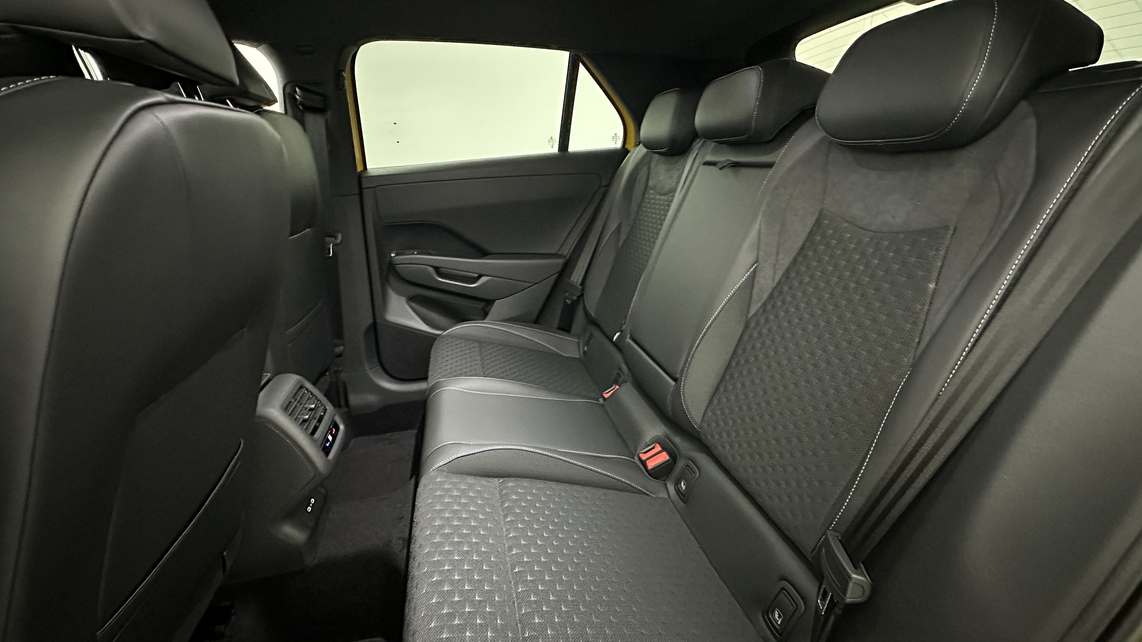 Volkswagen T-Roc - Image 9