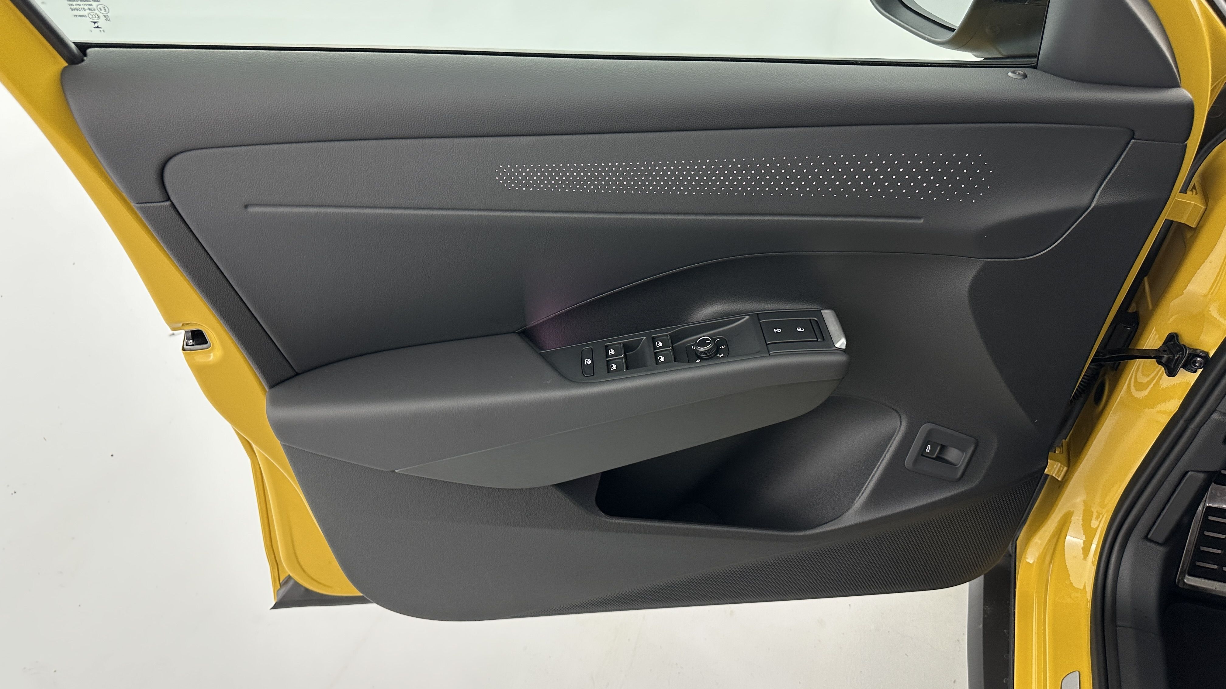 Volkswagen T-Roc - Image 13