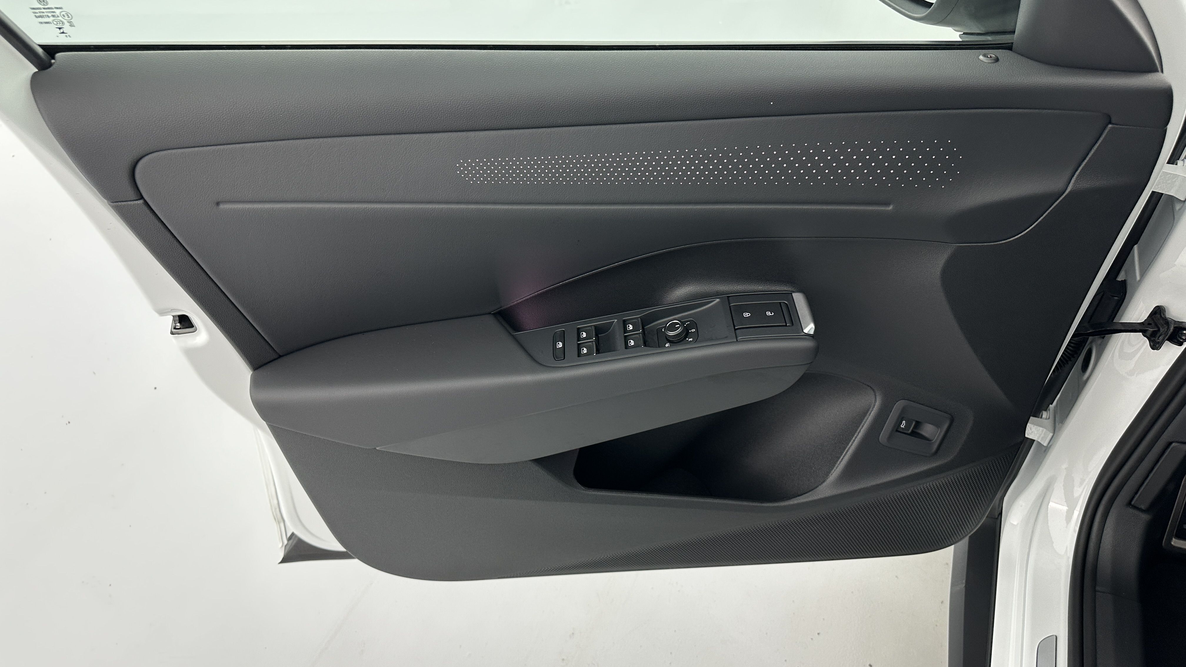 Volkswagen T-Roc - Image 13