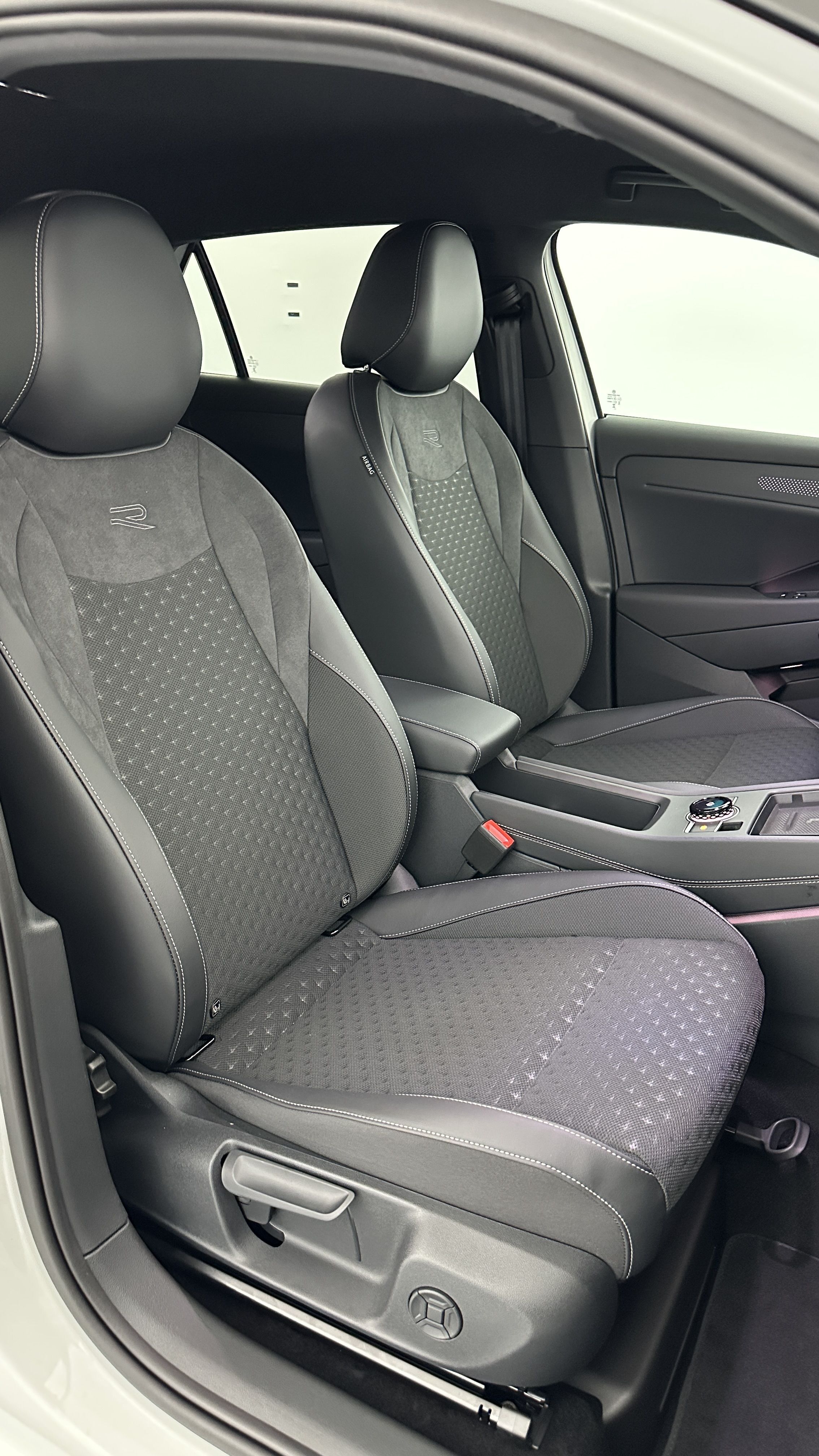 Volkswagen T-Roc - Image 18