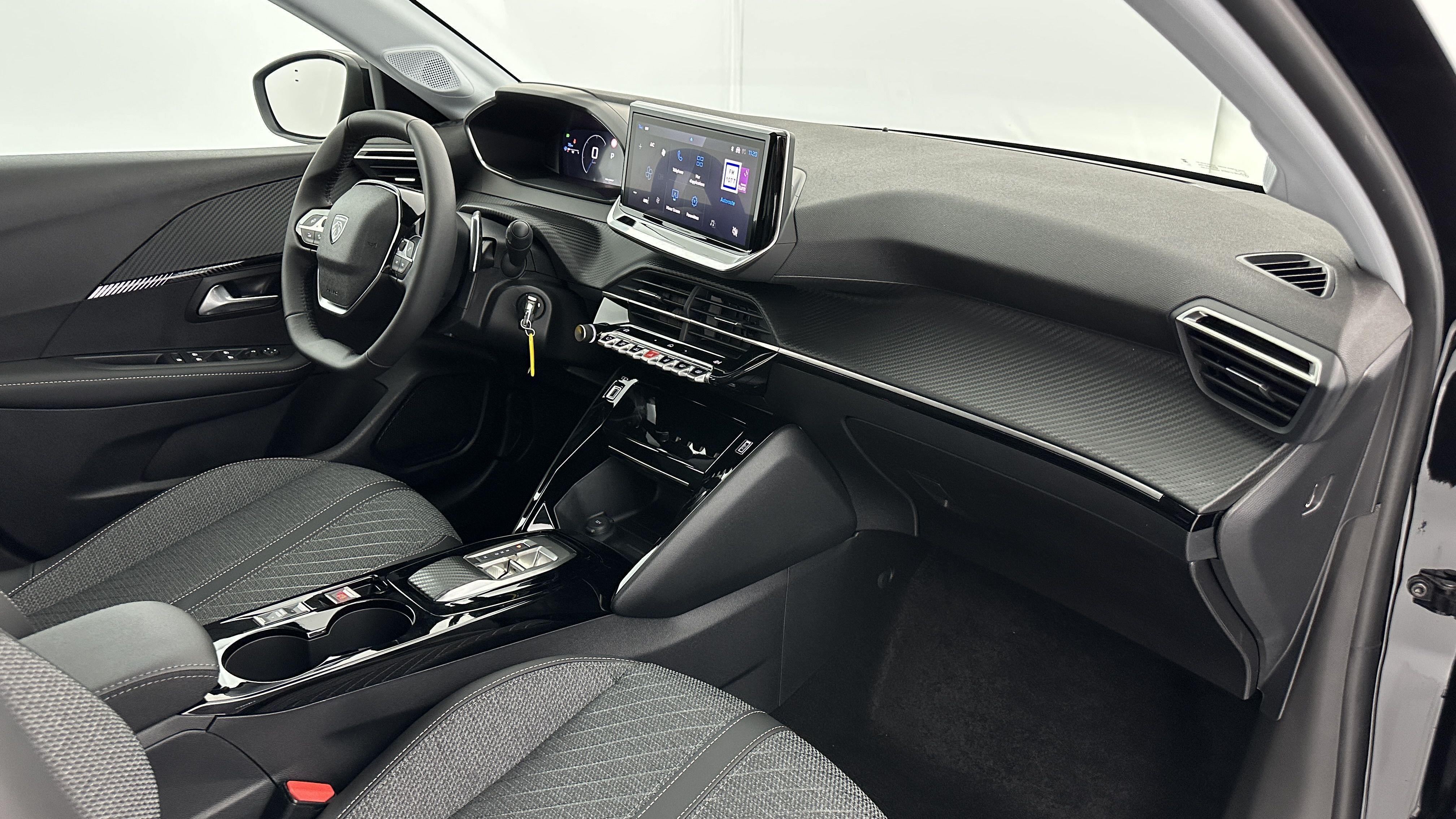 Peugeot 208 - Image 8