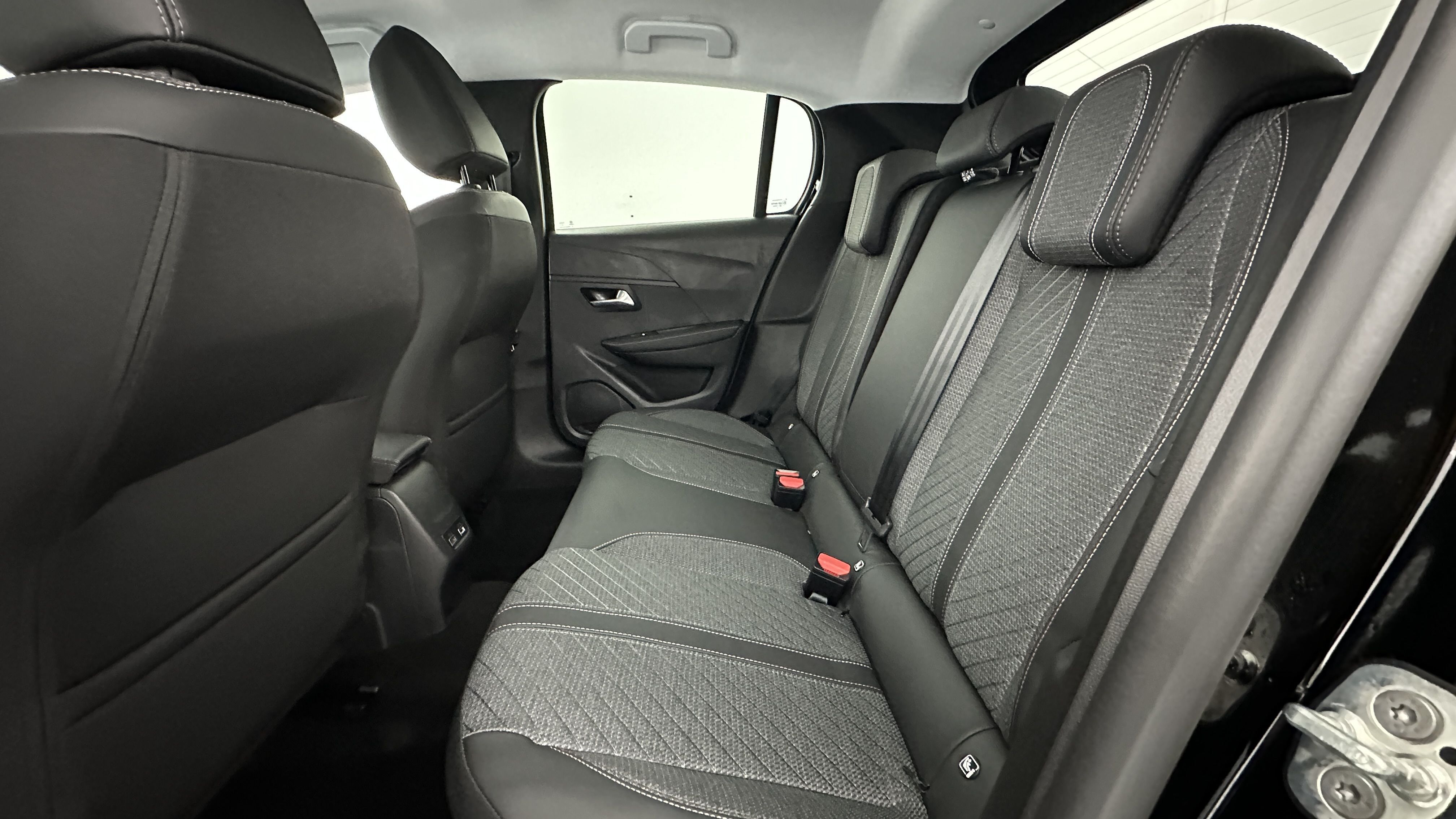 Peugeot 208 - Image 9