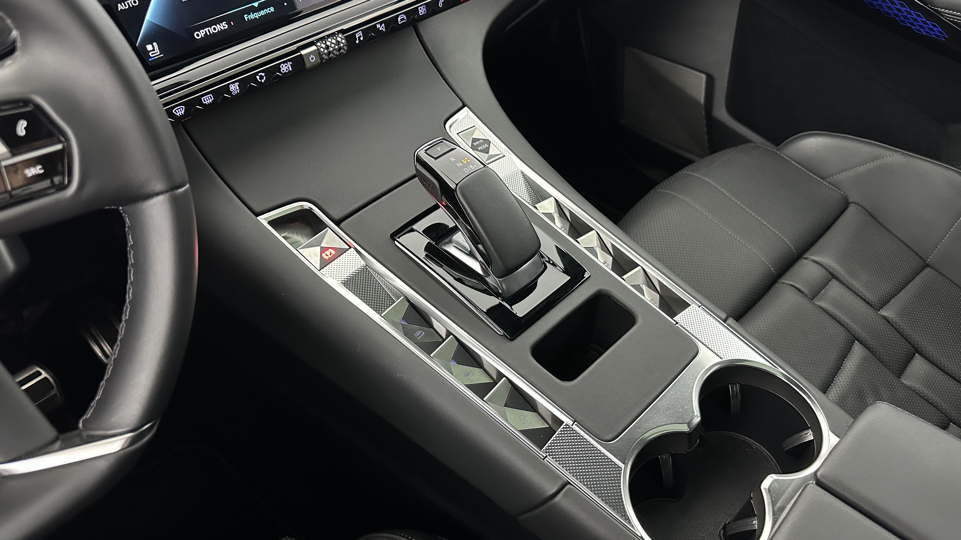 DS DS7 Crossback - Image 16