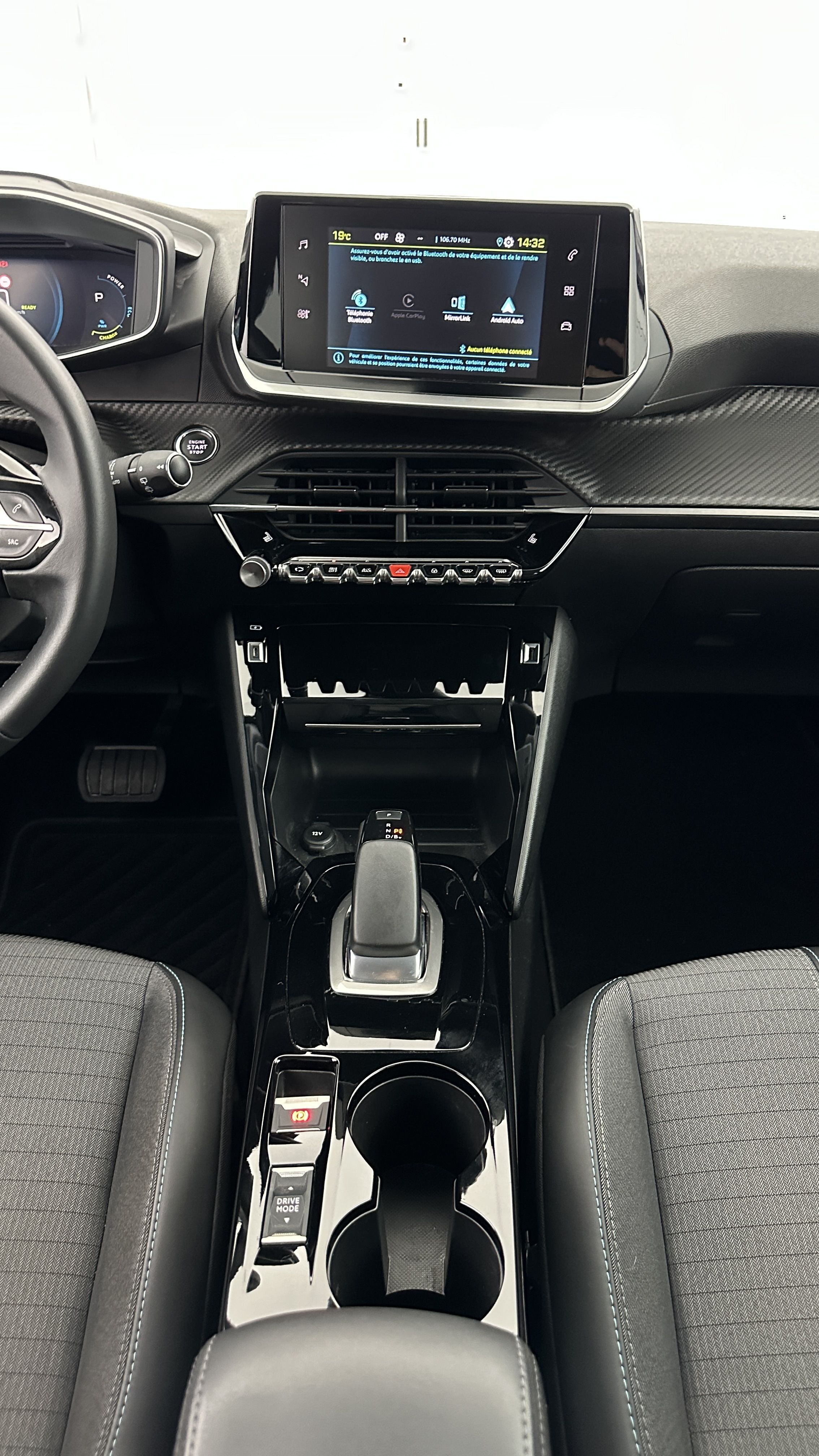 Peugeot E-208 - Image 15