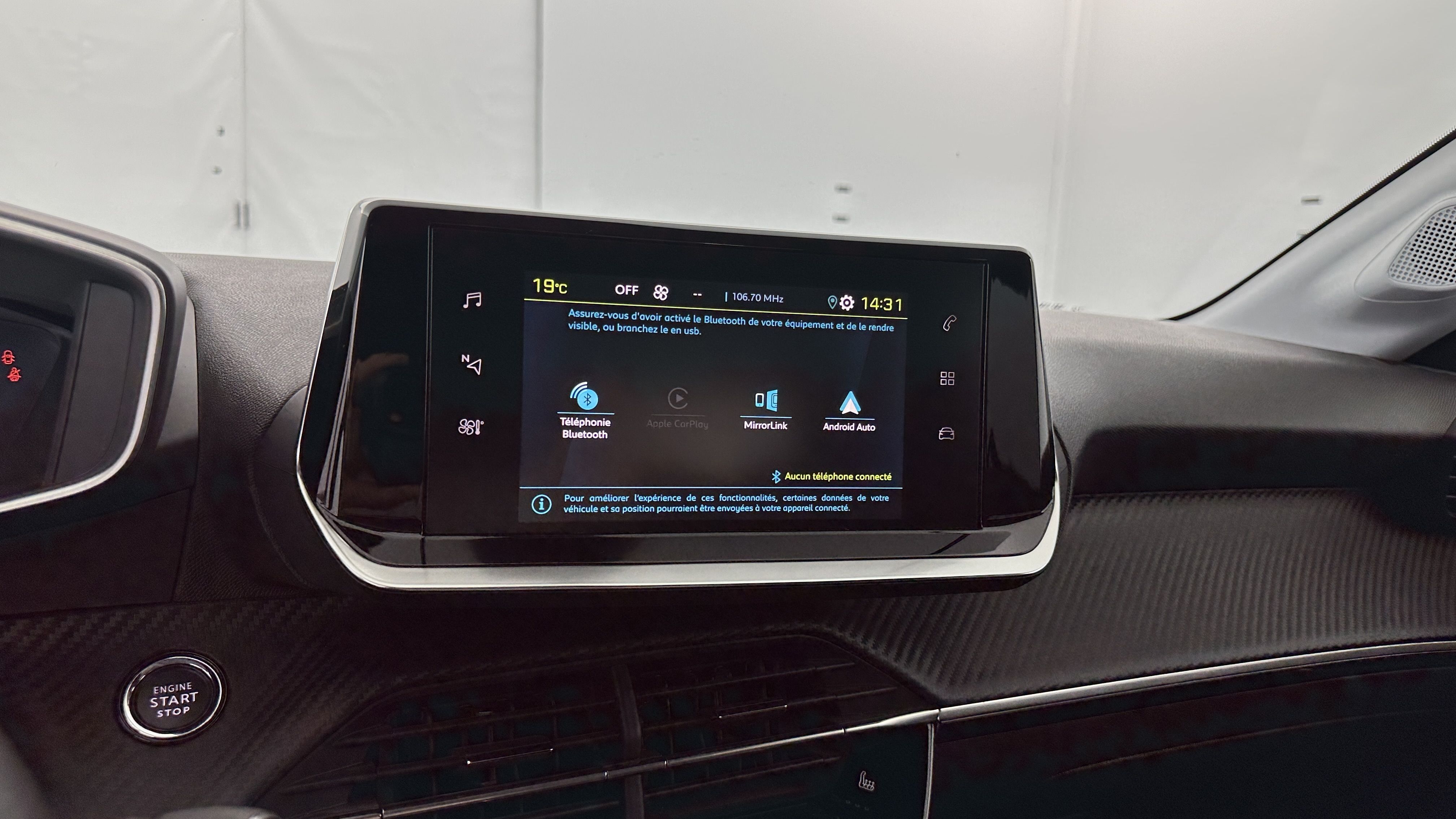 Peugeot E-208 - Image 17