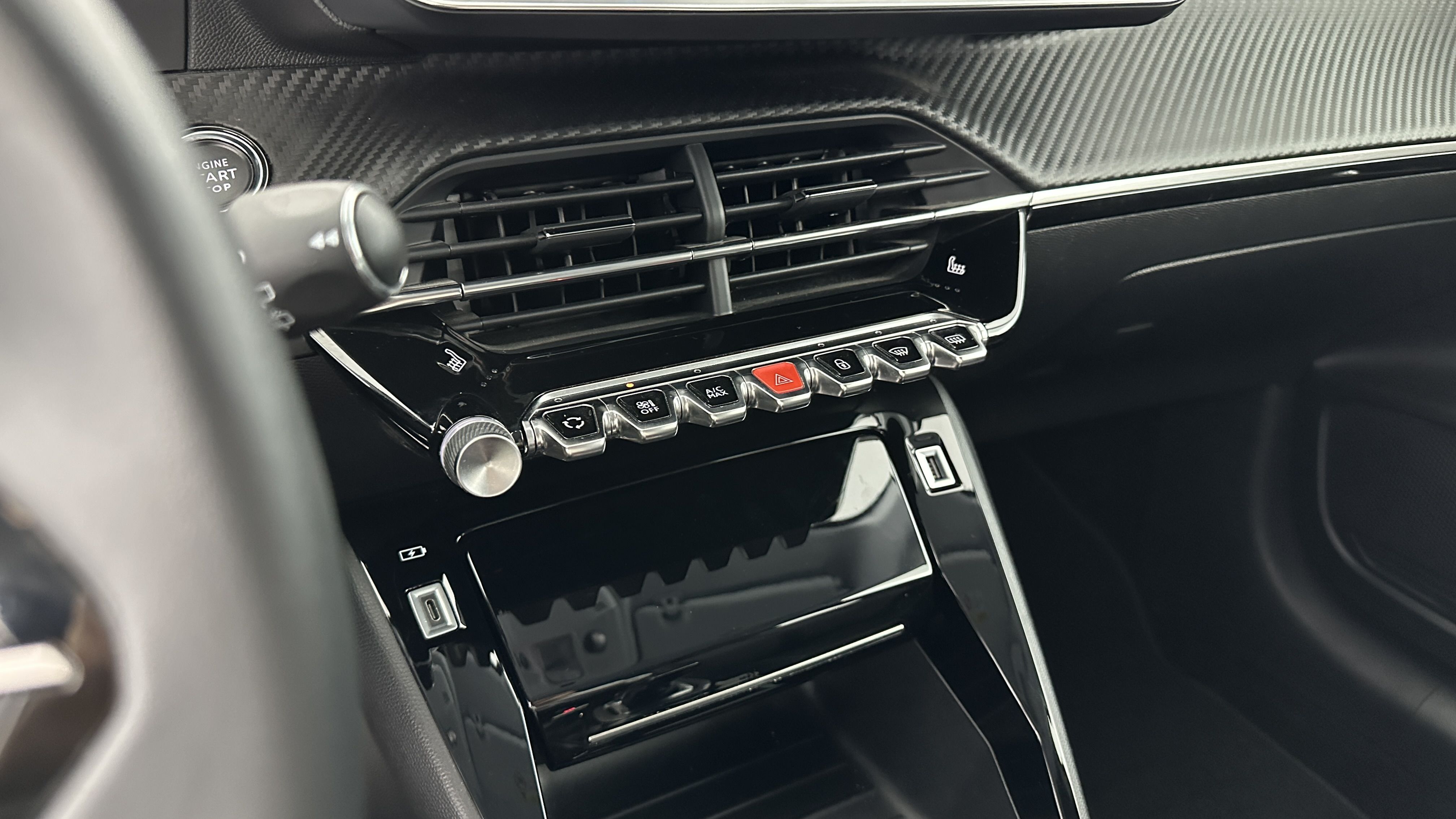 Peugeot E-208 - Image 19