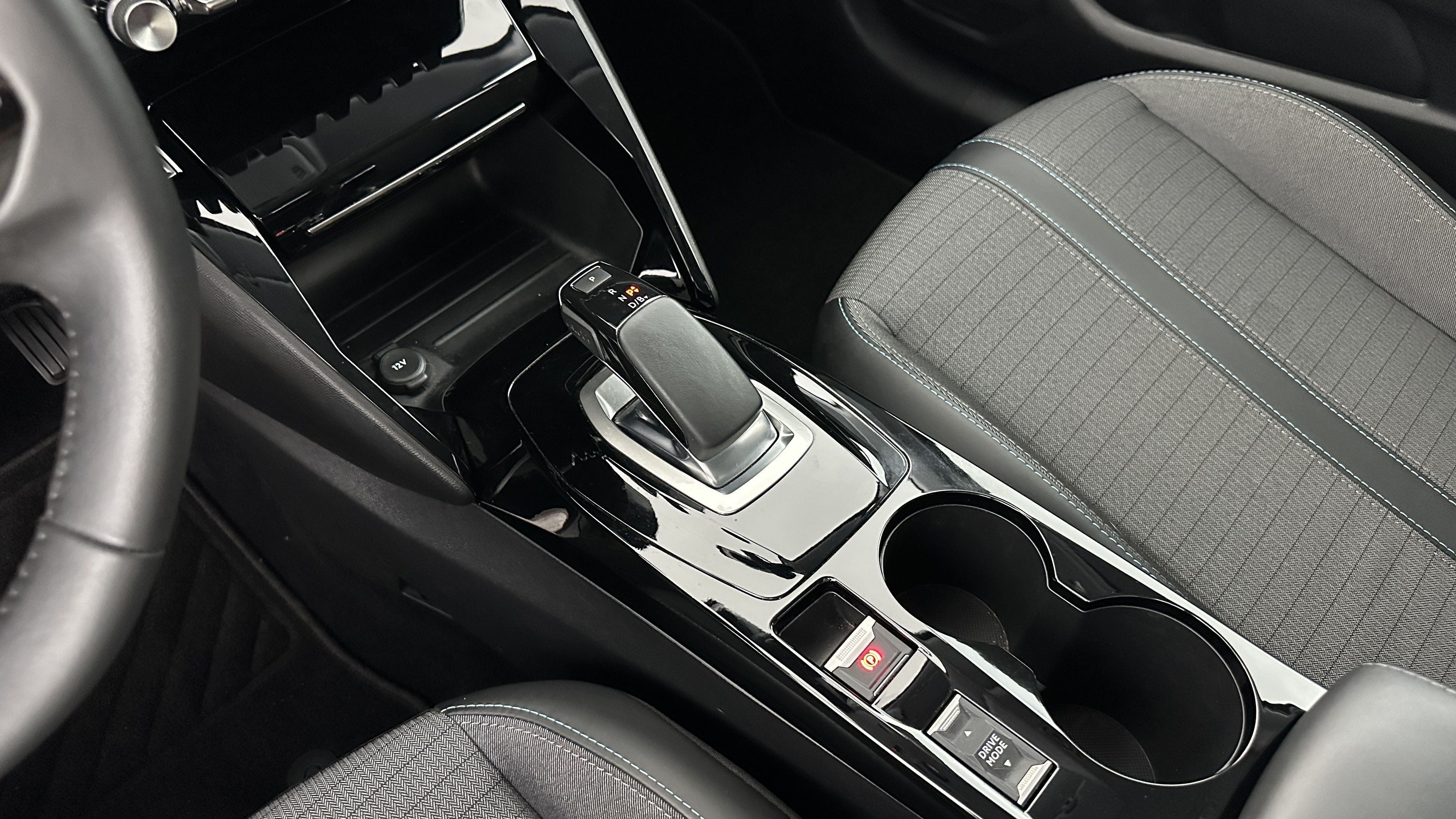 Peugeot E-208 - Image 20