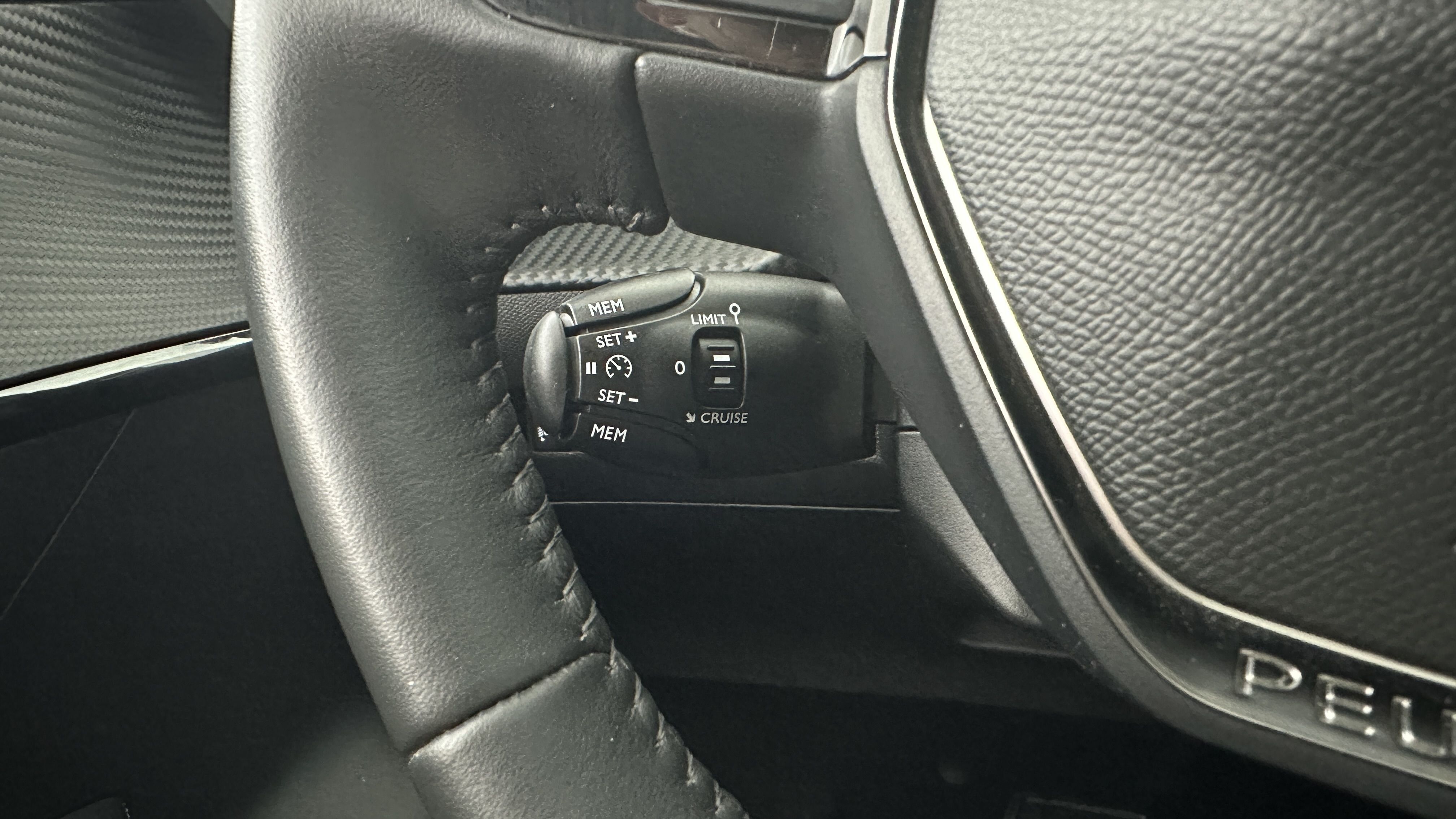 Peugeot E-208 - Image 22