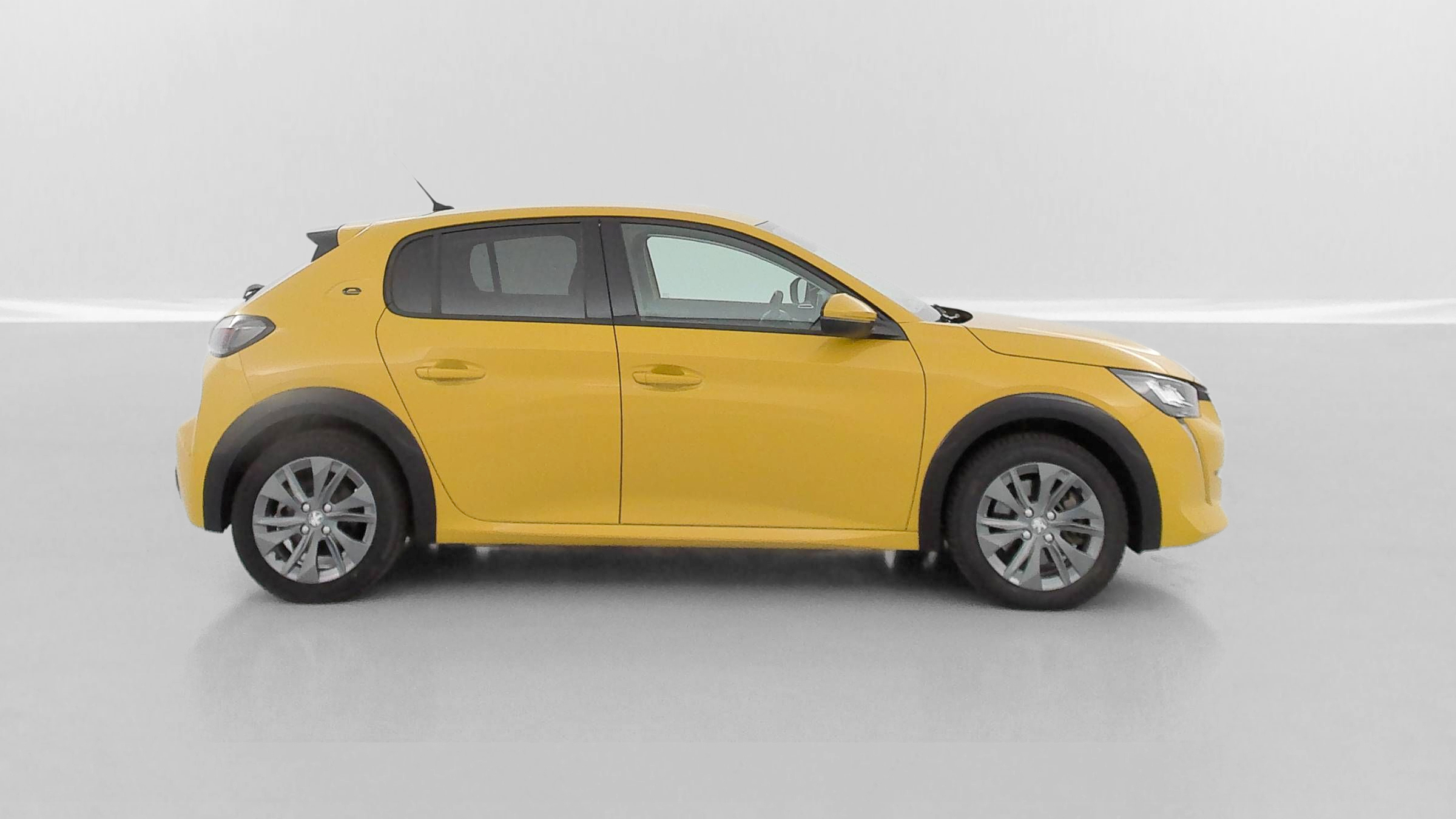 Peugeot E-208 - Image 27