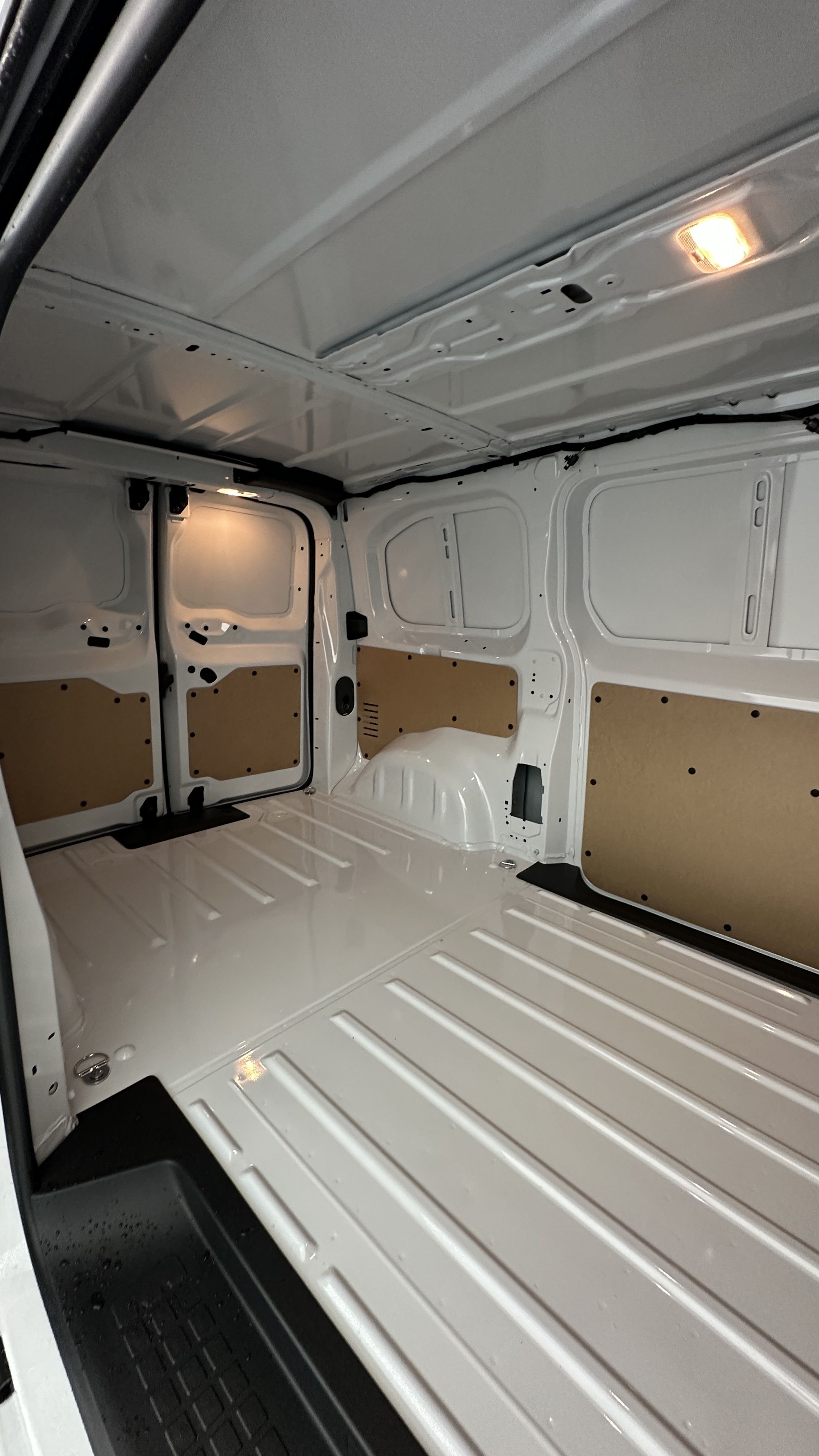 Peugeot E-EXPERT COMBI - Image 8