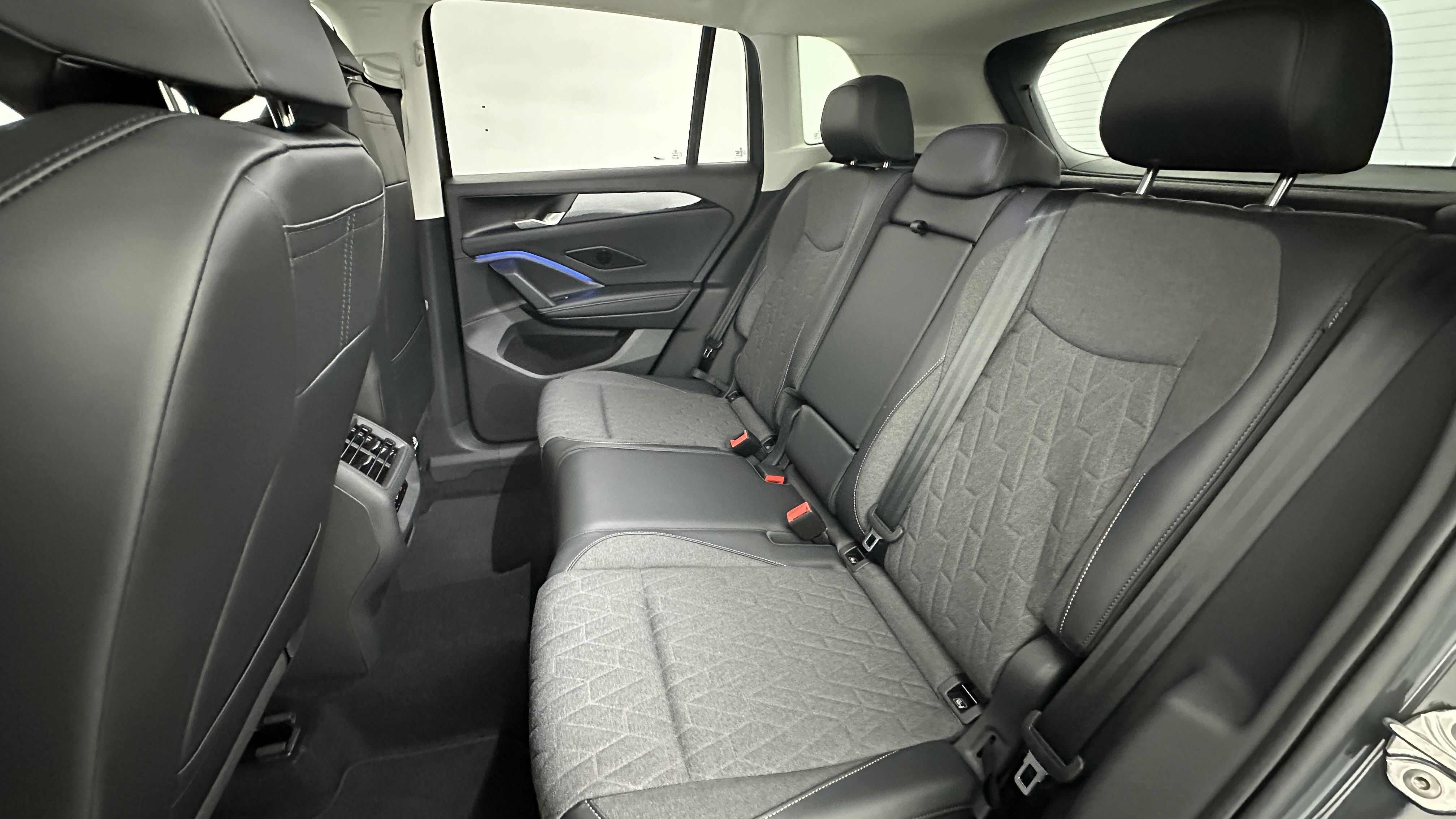 Volkswagen Tiguan - Image 9