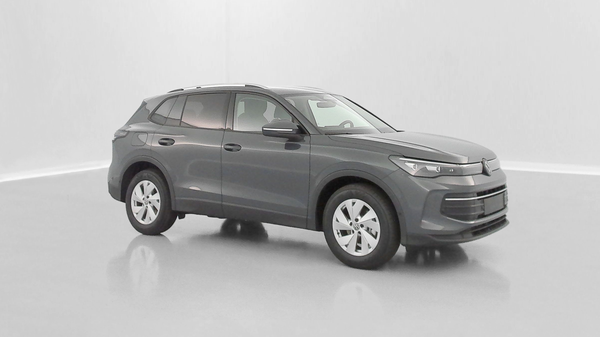 Volkswagen Tiguan - Image 34