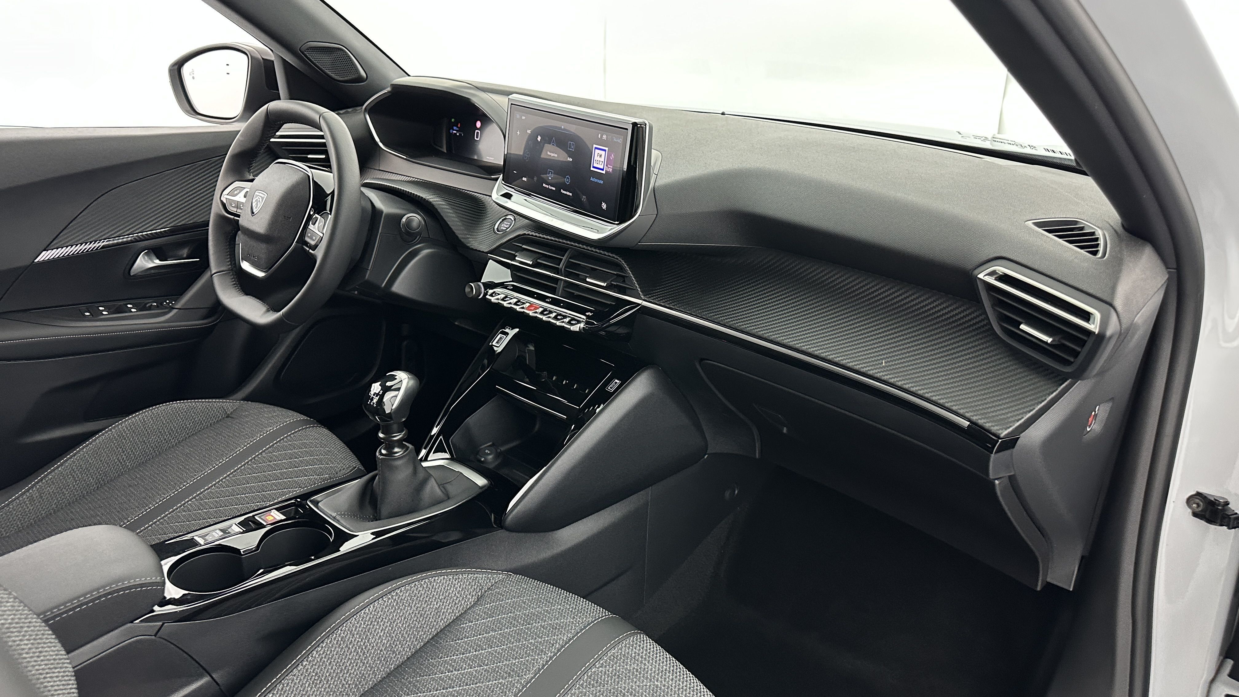 Peugeot 2008 - Image 8