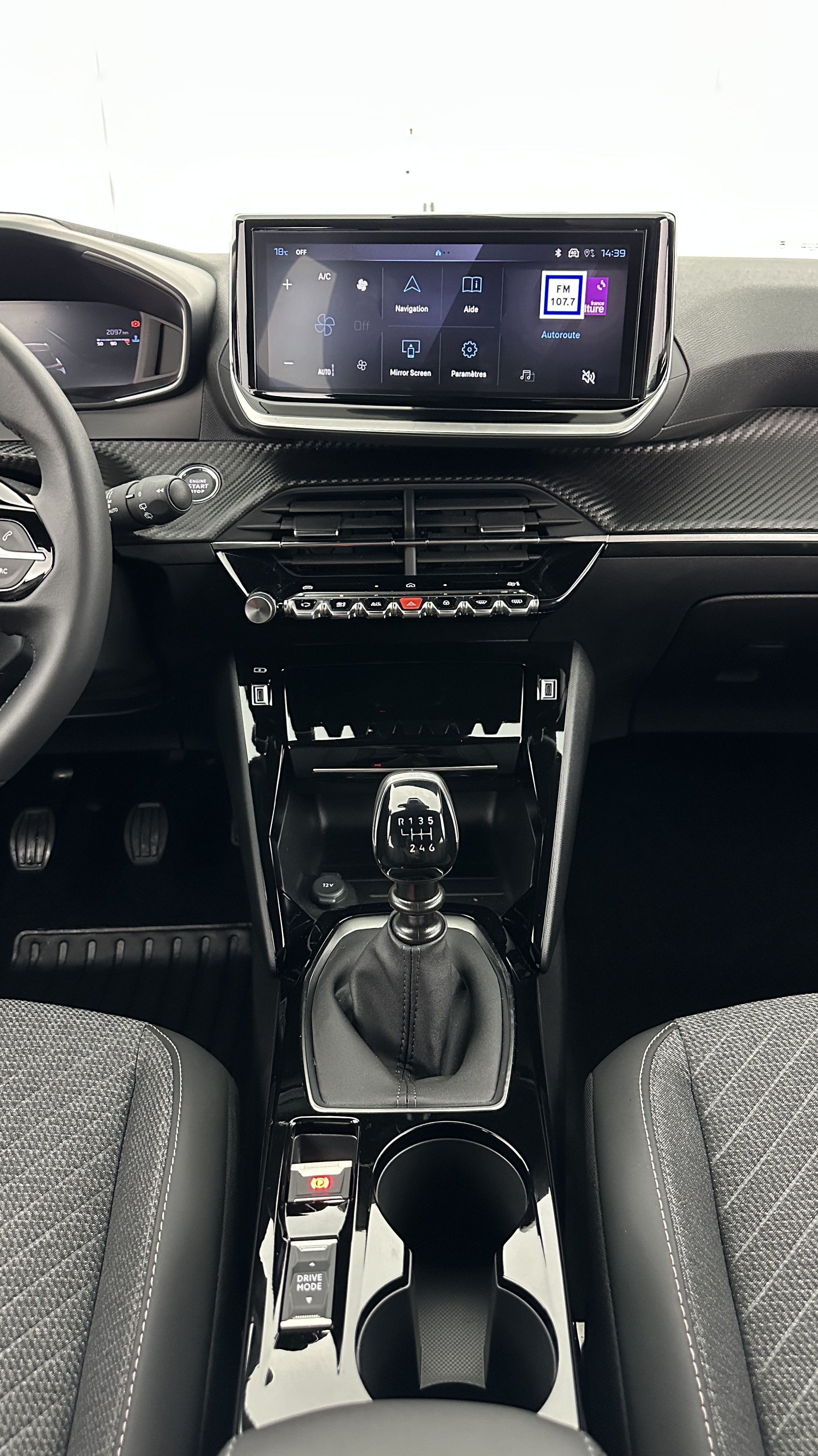 Peugeot 2008 - Image 15