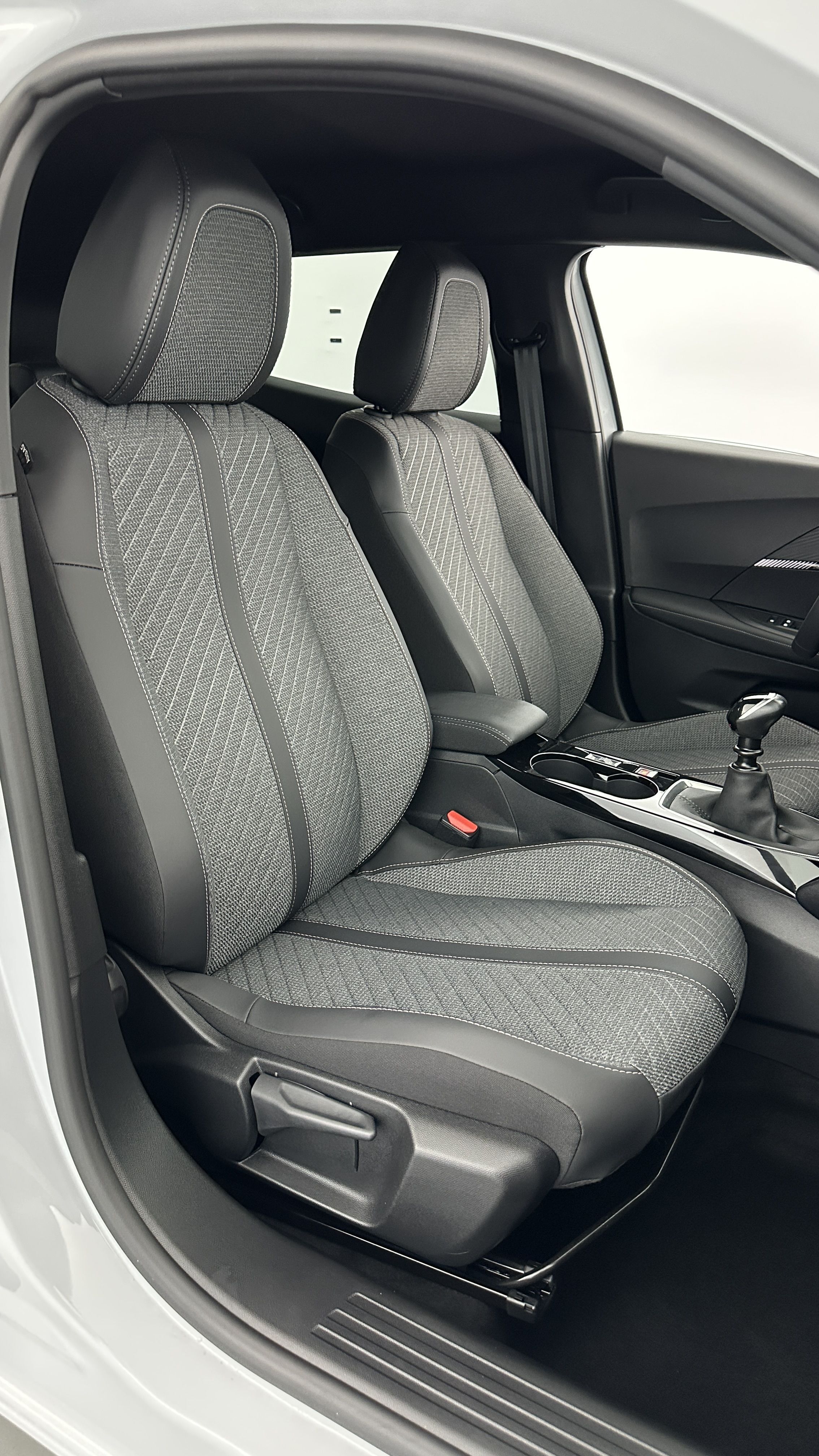 Peugeot 2008 - Image 16